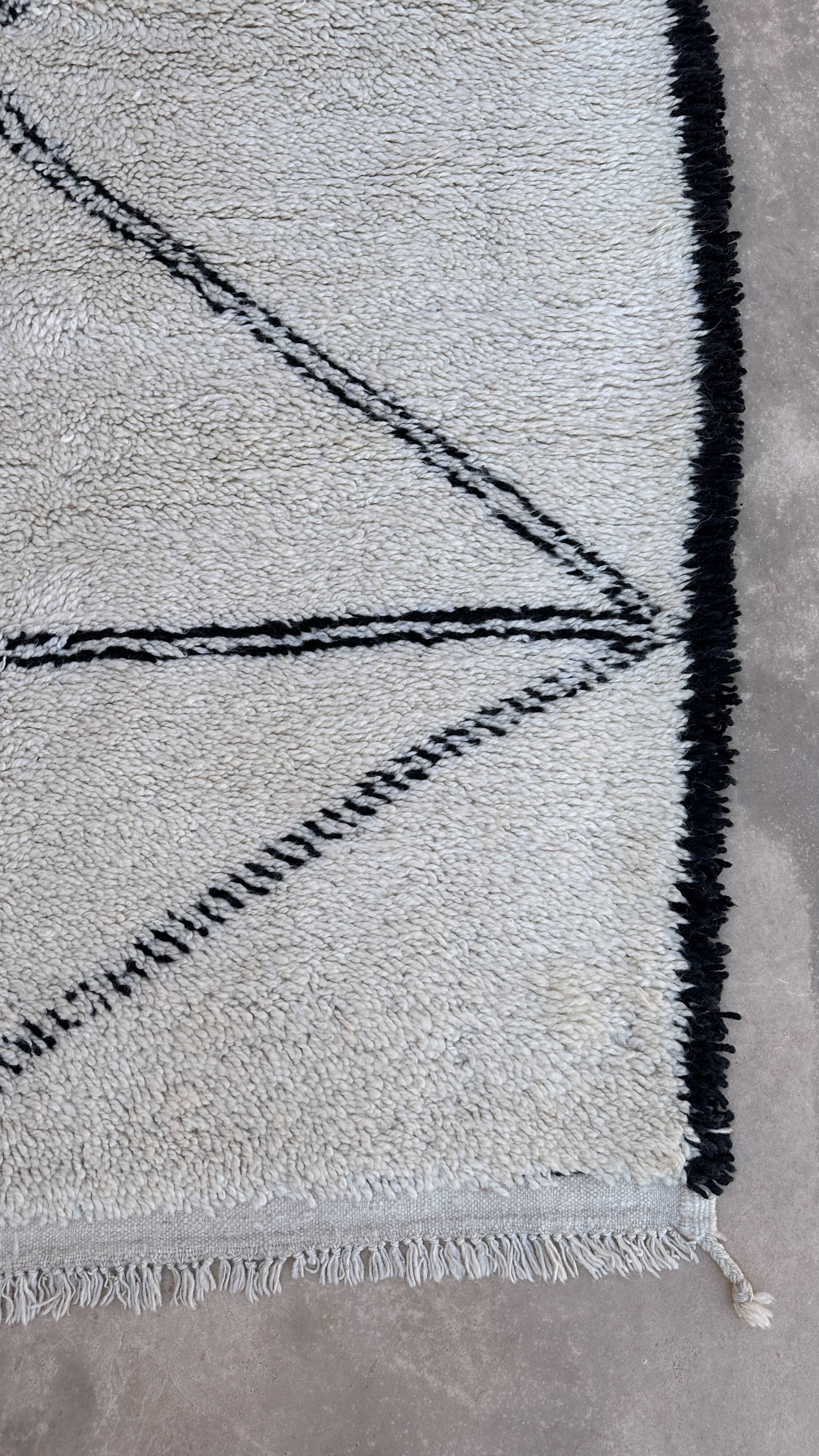 White Marmoucha Moroccan rug - 245 x 154 cm