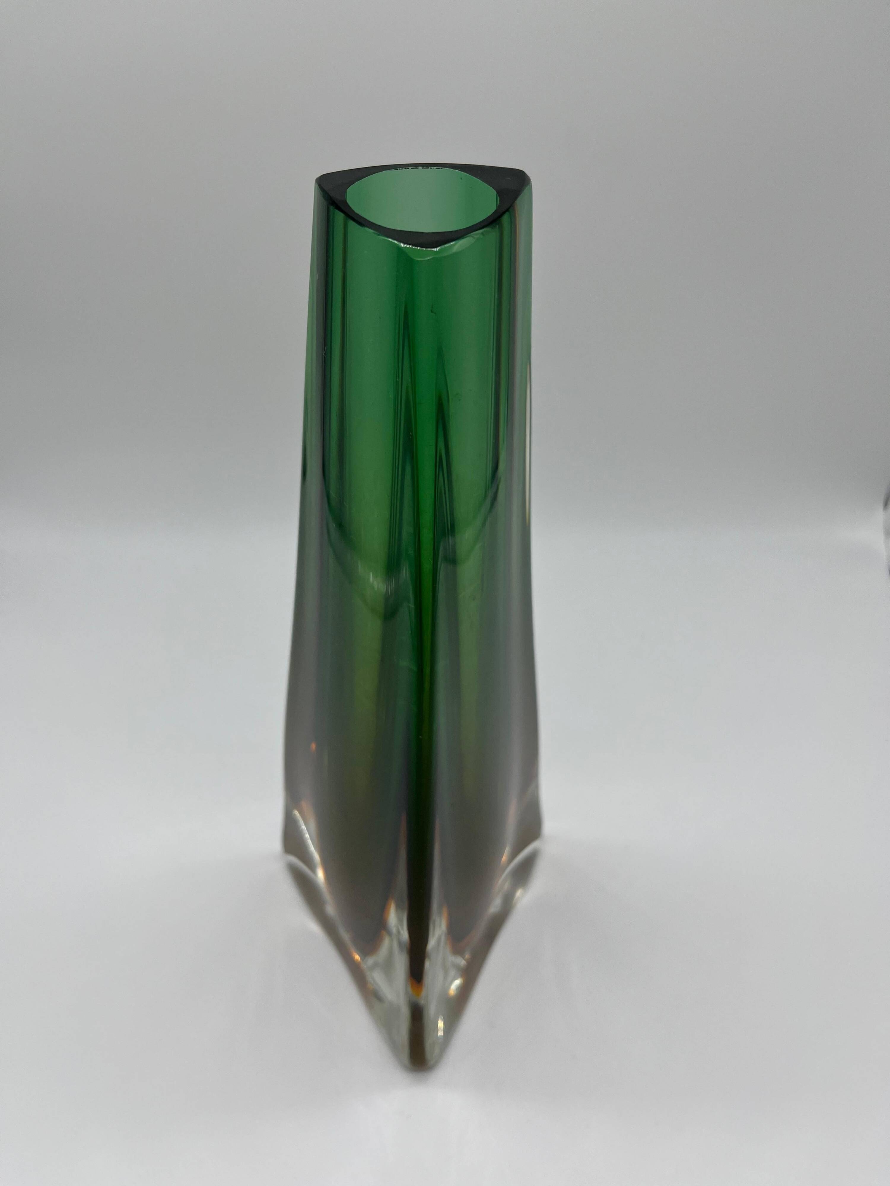 Sculptural Murano green sommerso Glass, triangular shape , 1970's Italian design
