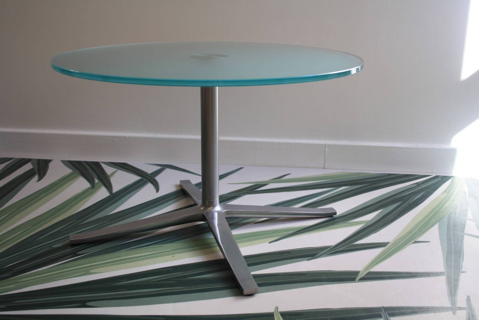 Round coffee table Pearson Lloyd