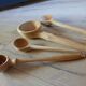 Lot de 4 cuillères/ louches en bois