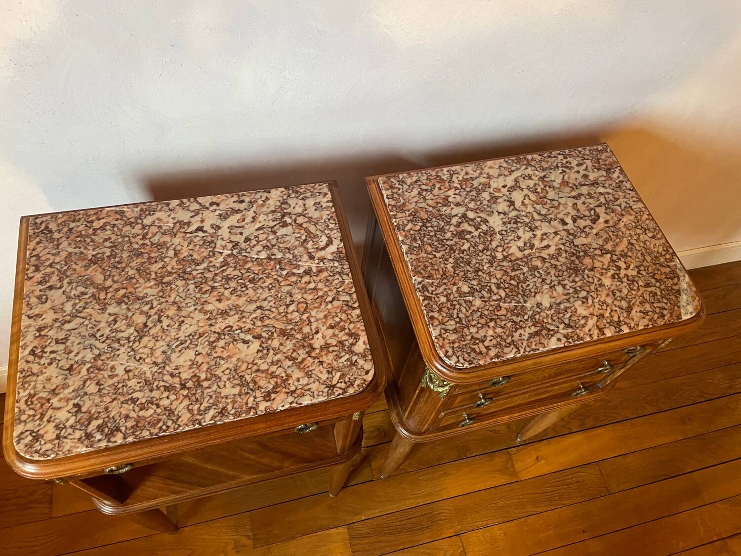 Lot tables de nuit bois et marbre