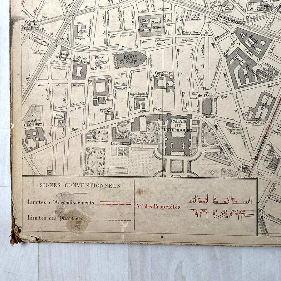 Old cardboard map of Paris - 3rd and 4th Arrondissement