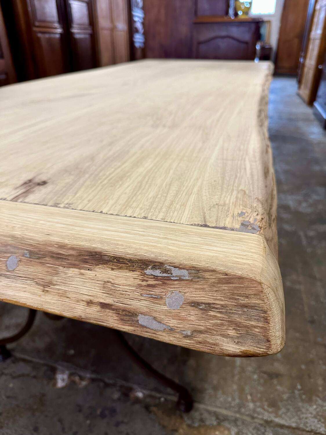 Table en fer forgé artisanal et bois