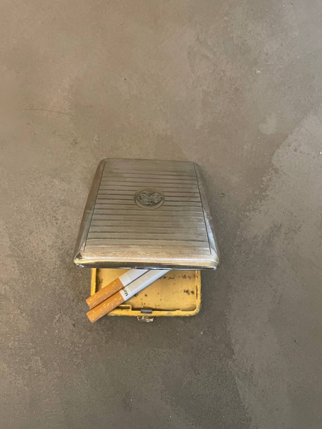 Étui à cigarettes en argent