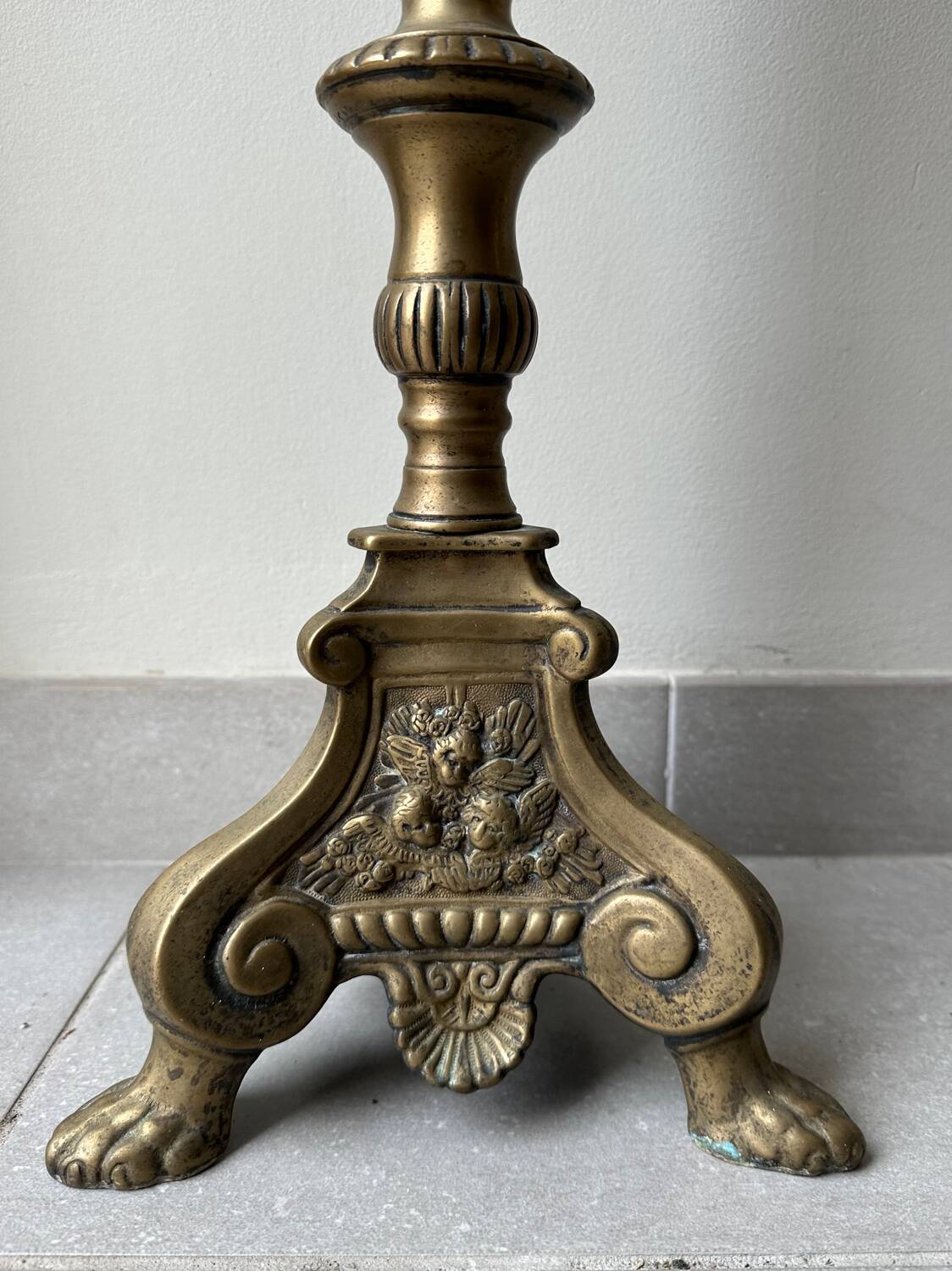 Gilded bronze candlestick with cherub trio decoration