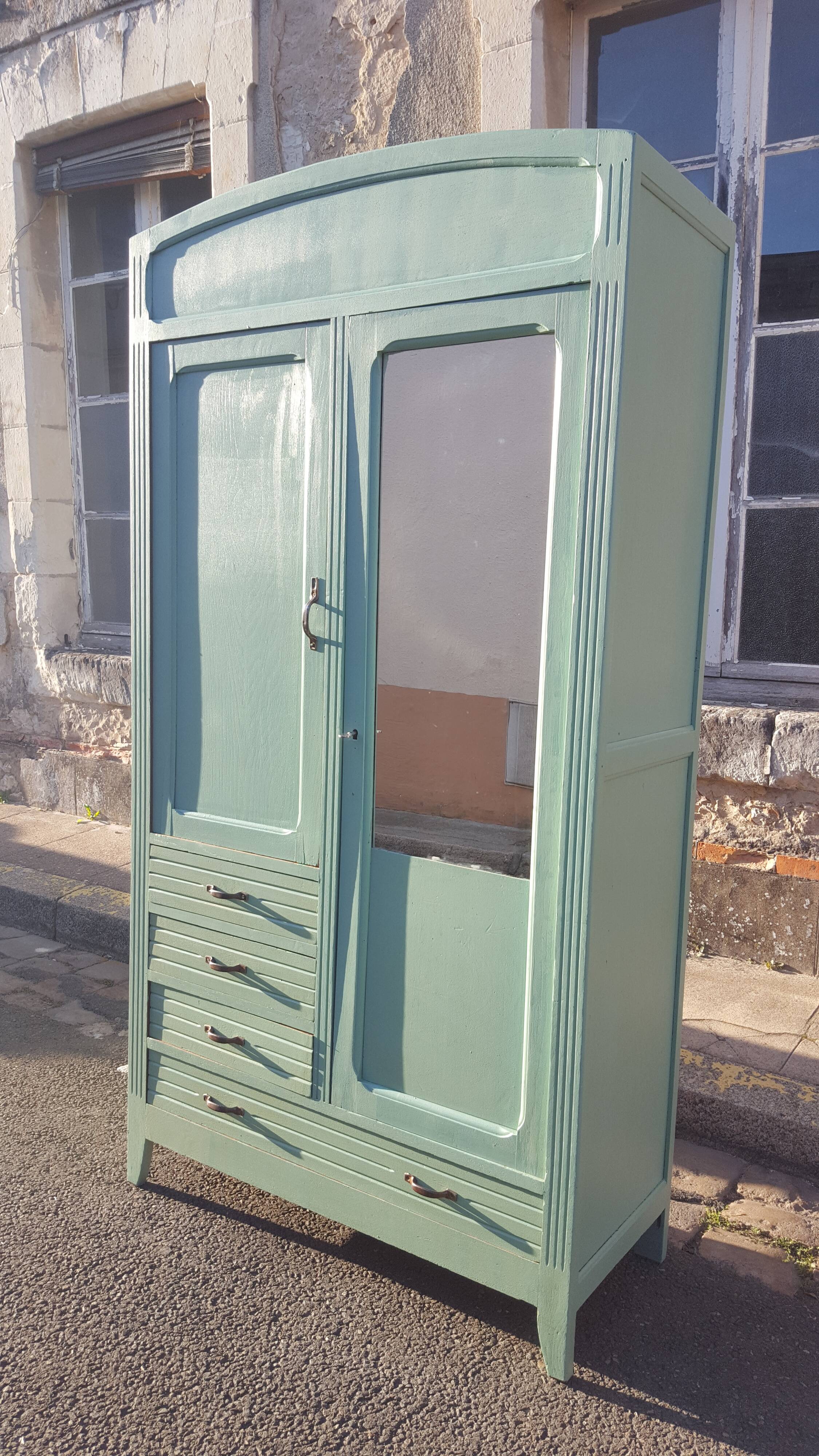 Vintage parisian wooden slip-up