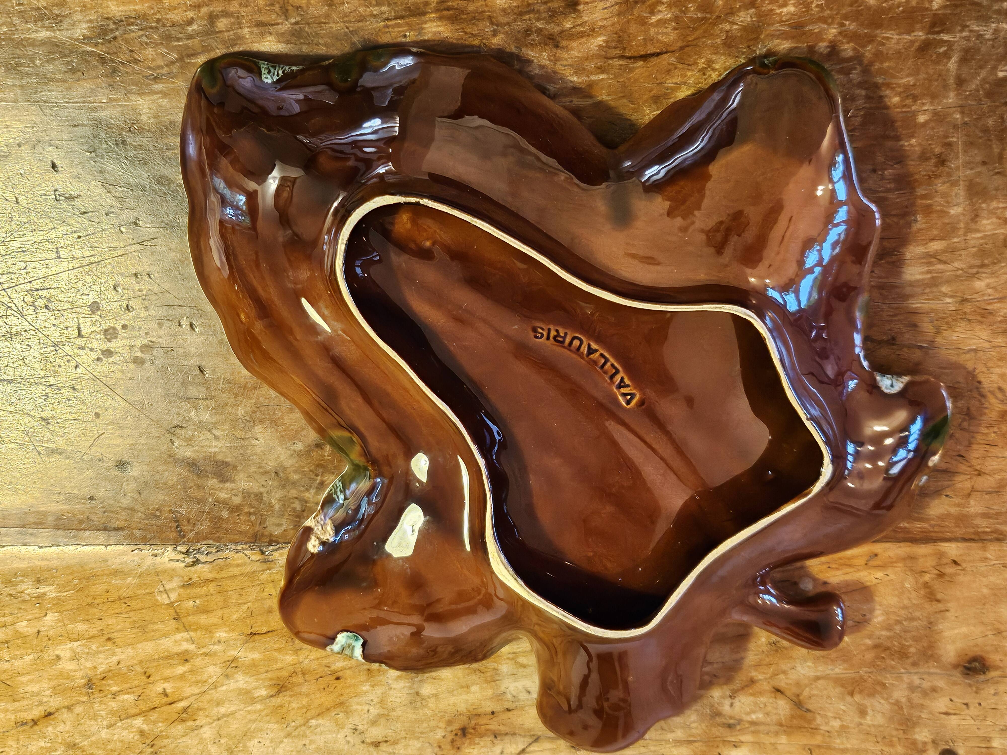 Set of 2 leaf-shaped ceramic dishes from Vallauris.