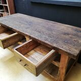 Ancien établi vintage de menuisier en bois, déco industrielle