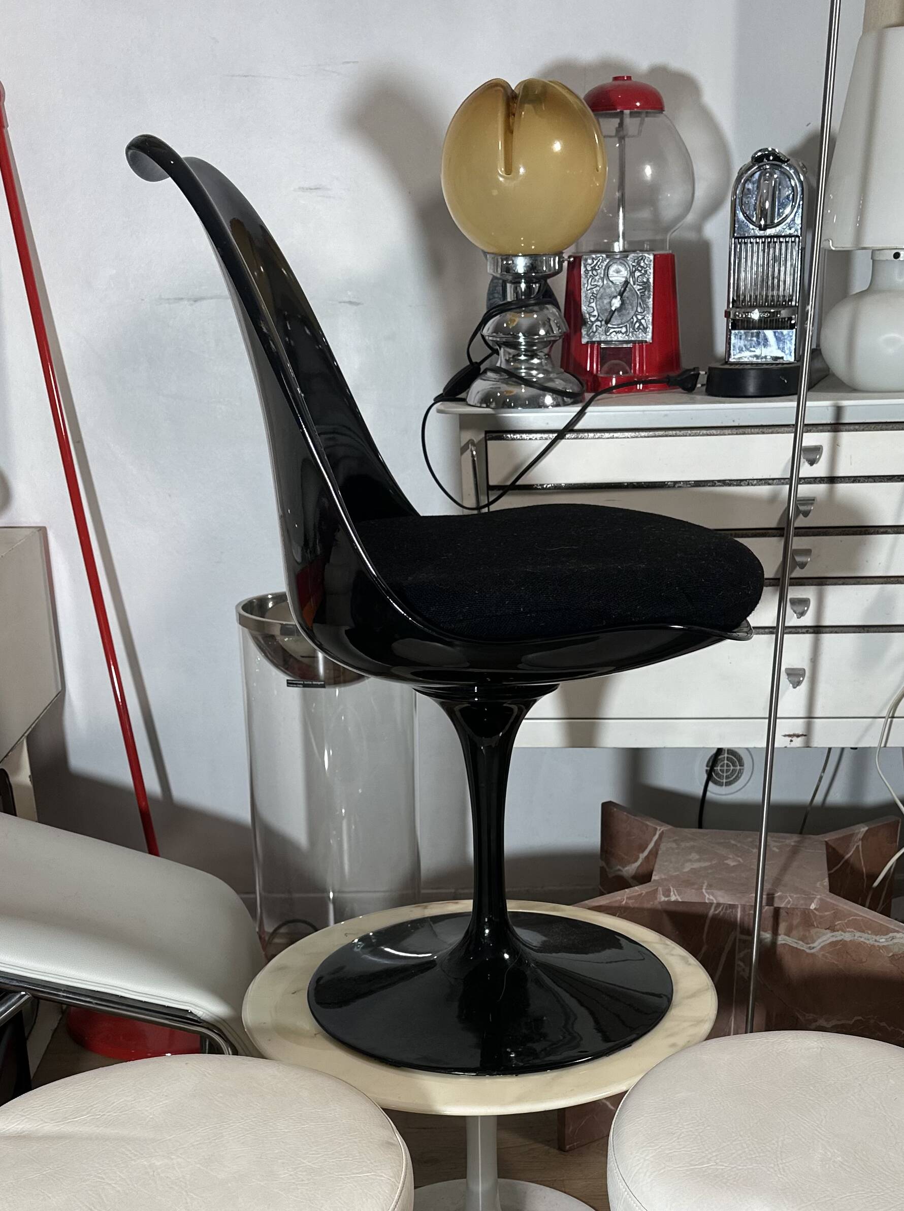 Eero Saarinen swivel chair Knoll edition