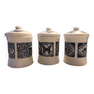 Lot 3 apothecary pots