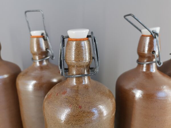 Lot de 5 bouteilles en grès de Bonny