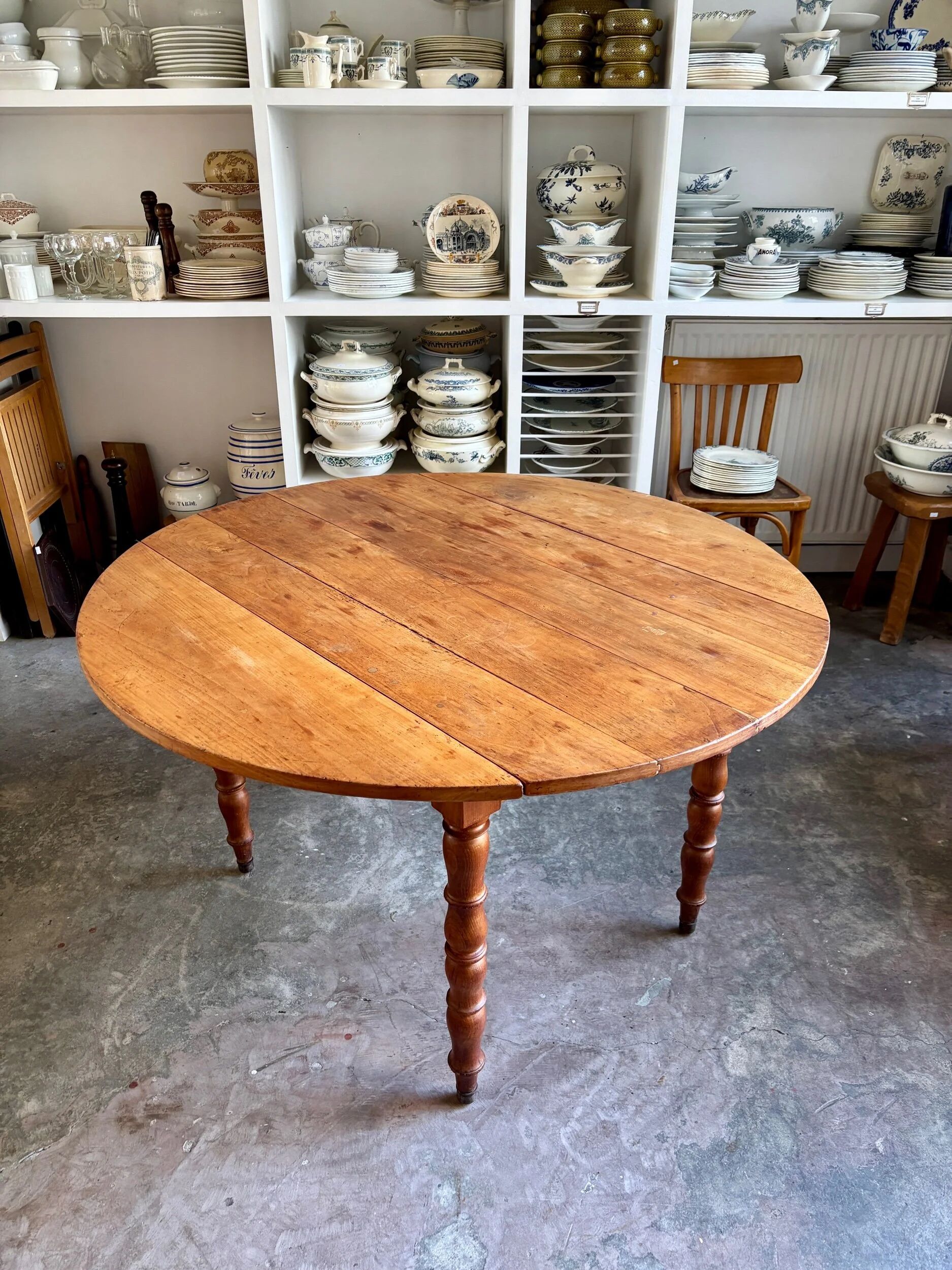 Dining table with 2 leaves in wood ⌀ 120 cm