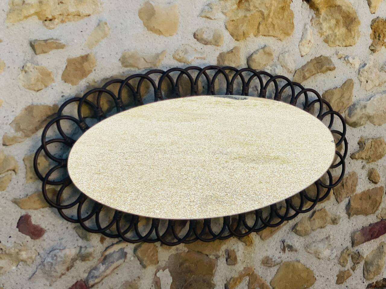 Miroir ovale en bambou et rotin, circa 1960
