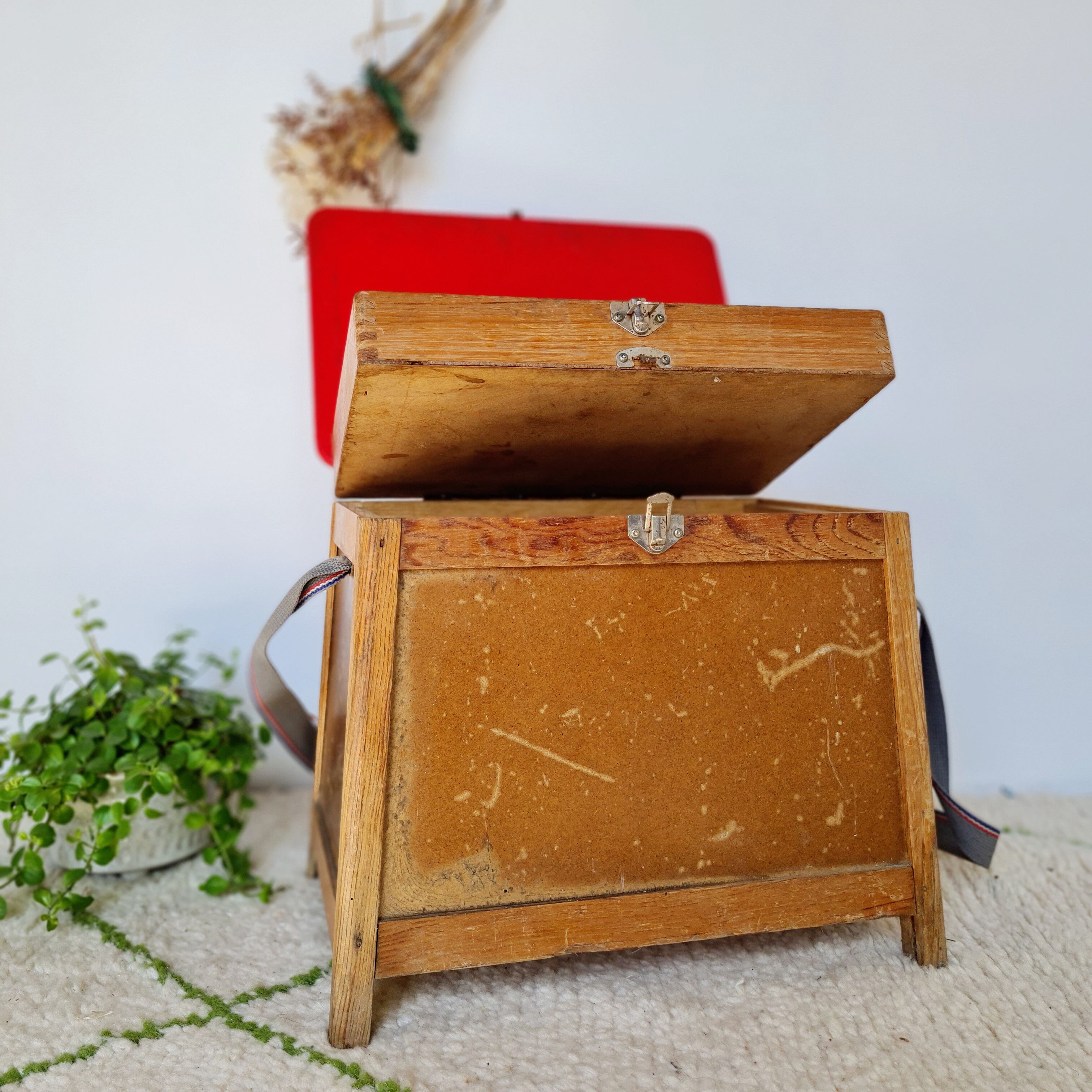 Fisherman stool old wood and imitation leather