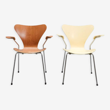 2 chaises "sjuan" d'Arne Jacobsen pour Fritz Hansen