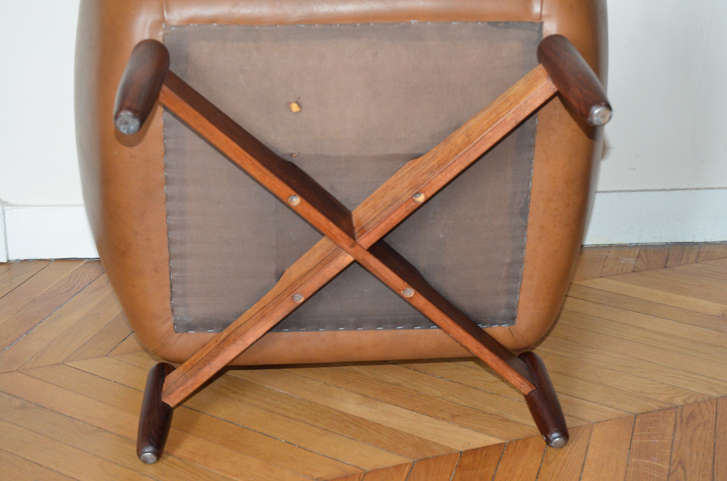 Scandinavian armchair in camel patinated leather