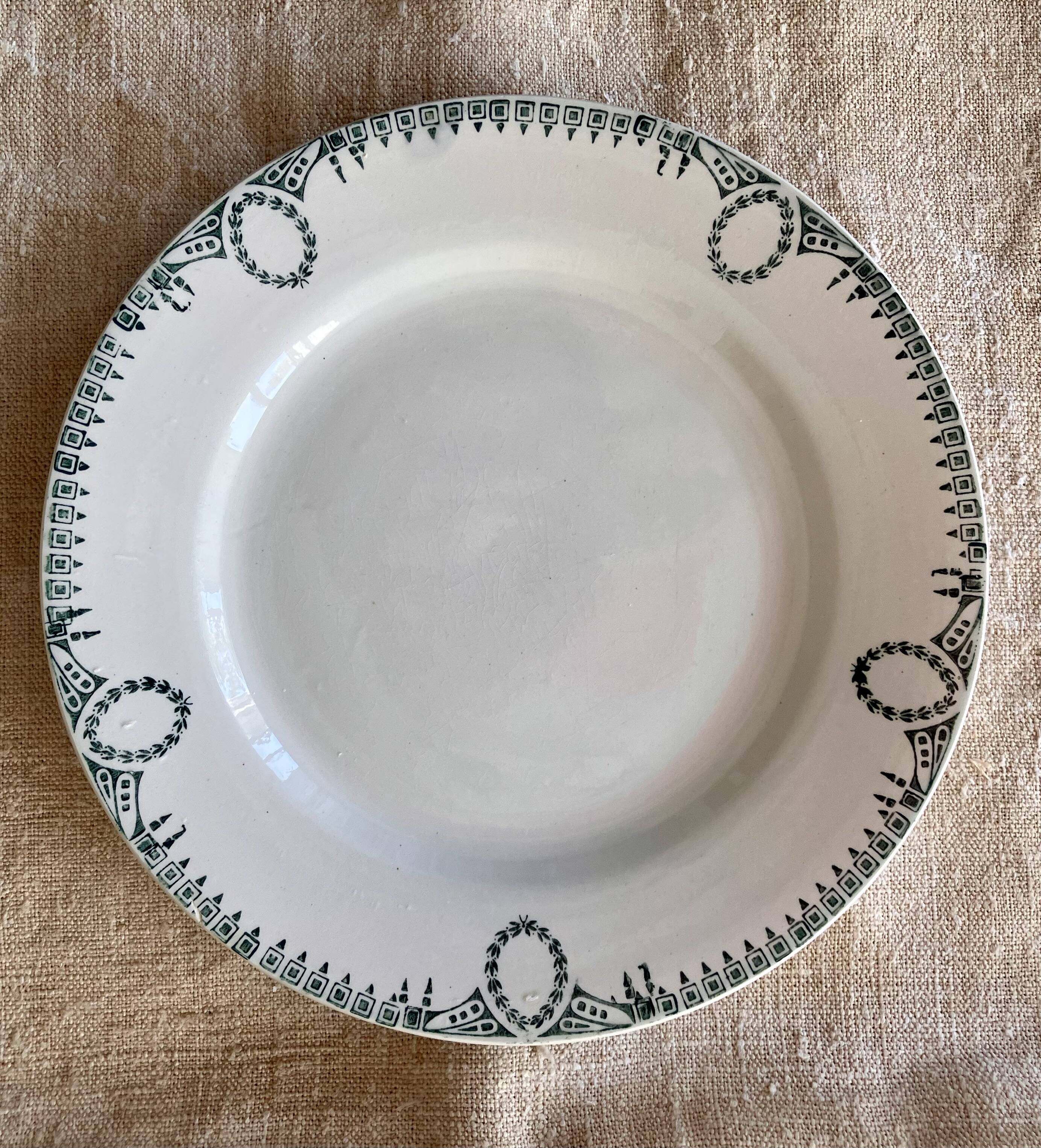 7 flat plates St Amand ironstone model 418