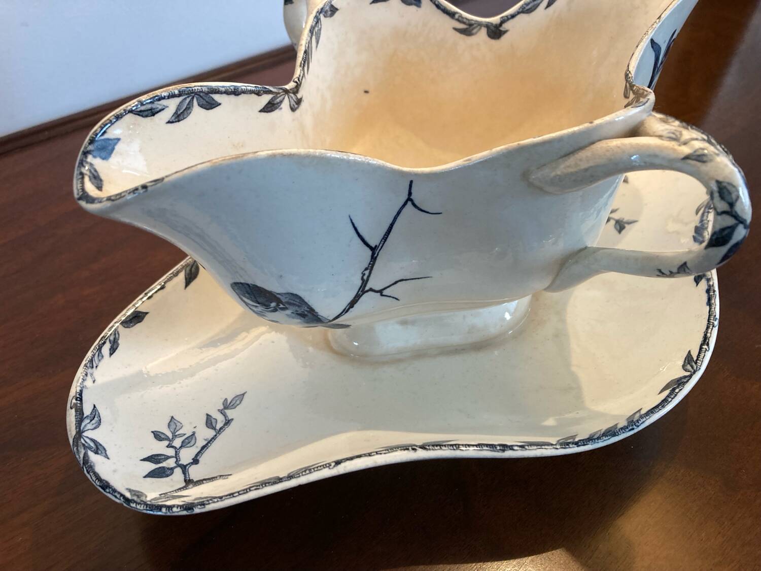 Grand Dépôt Spring Oxford iron clay sauce boat