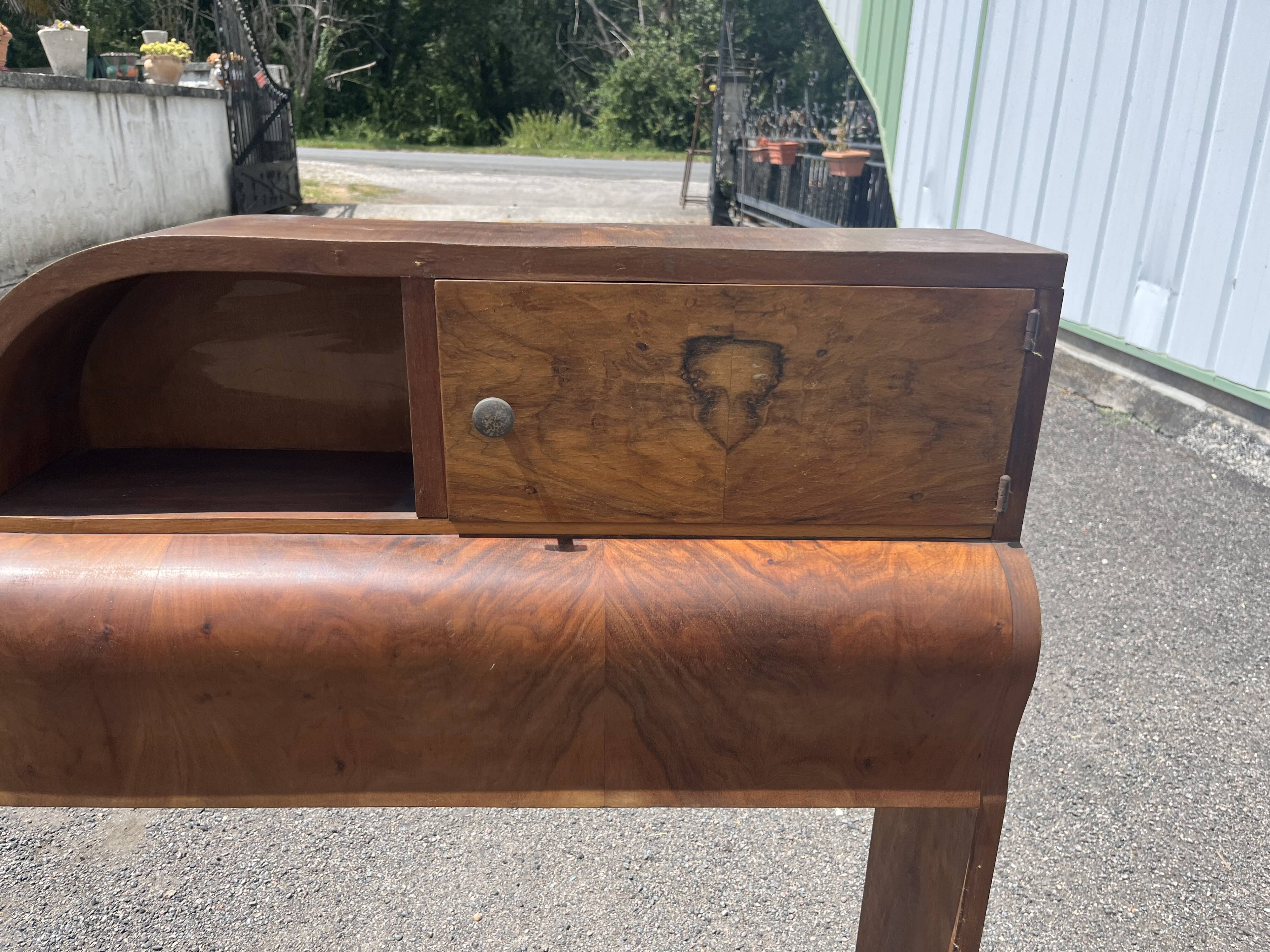 Art Deco Console Headboard in Walnut Veneer – 1930s