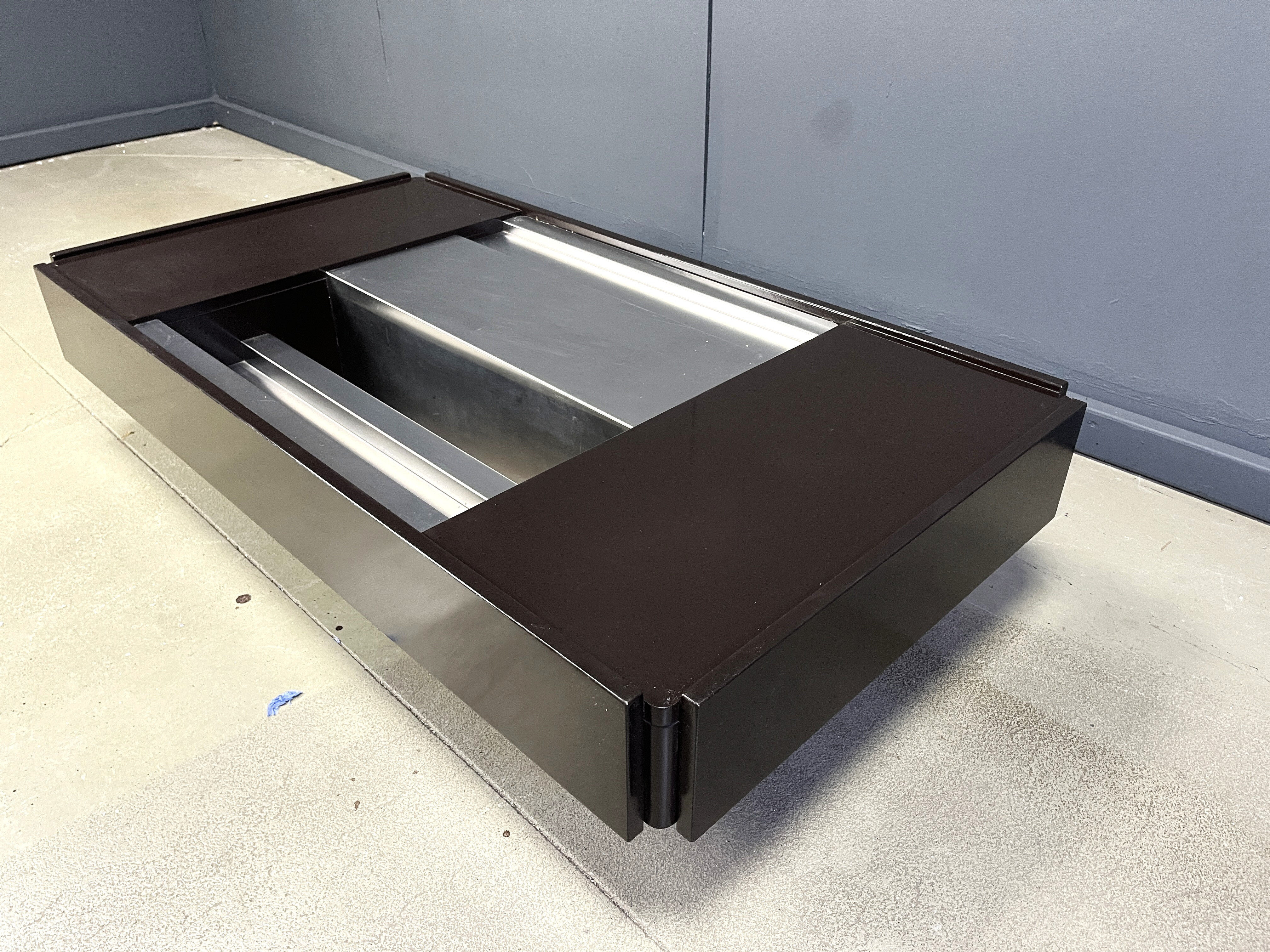 Table basse en laque vintage fabriquée en Italie, attribuée à Mario Sabot/Willy Rizzo.