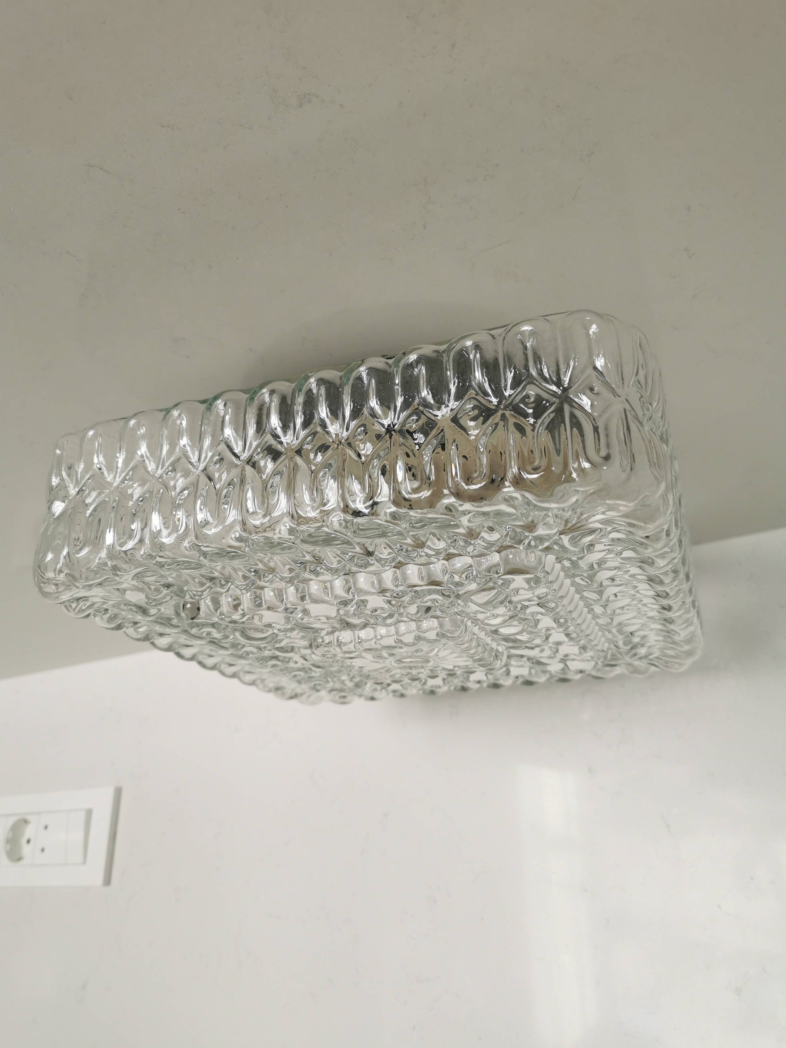 Plafonnier vintage en verre gaufré : éclairage rétro des années 1970