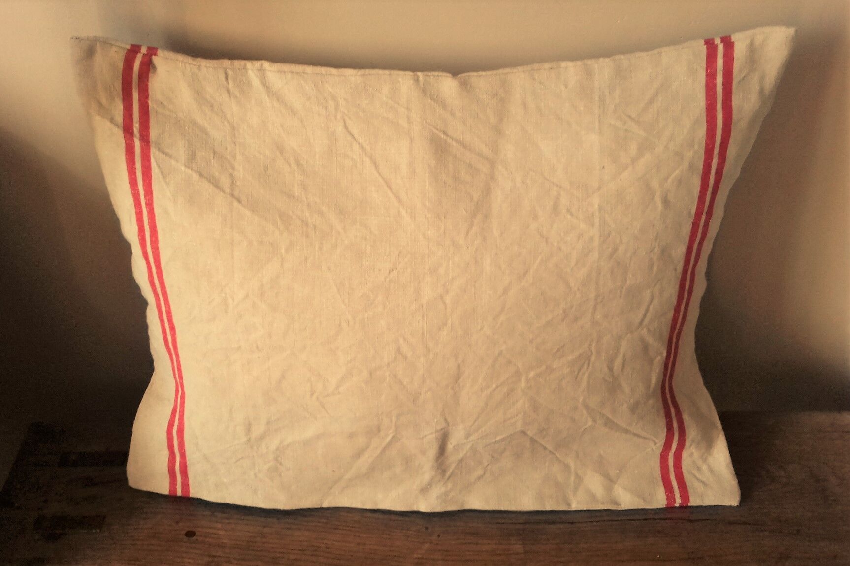 Old cushion red bands