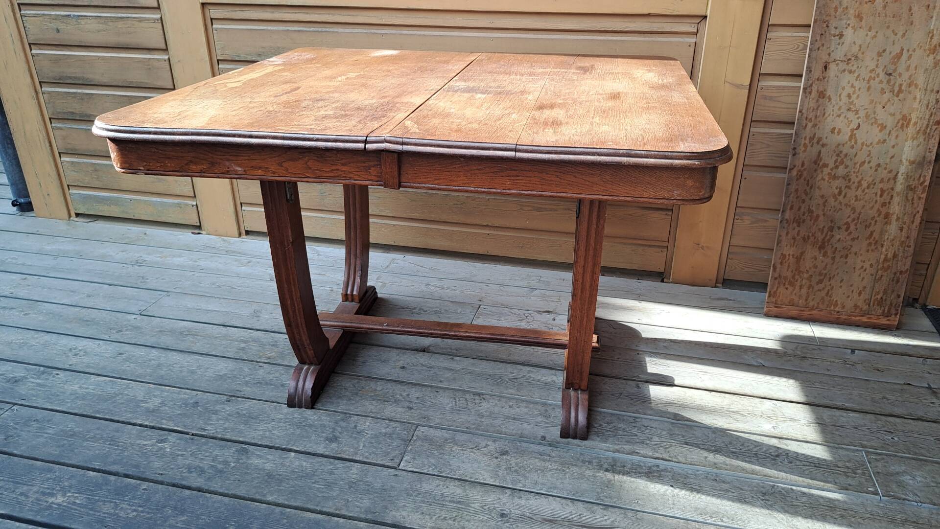 Art deco extendable table