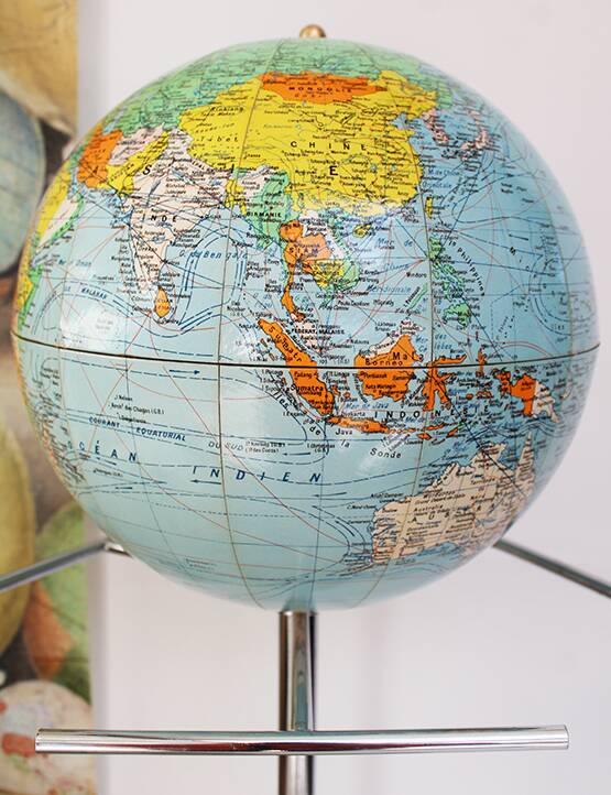 Girard and Barrère terrestrial globe