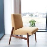 Fauteuil lounge vintage jaune avec accoudoirs en tissu bouclé, bois de noyer, style scandinave