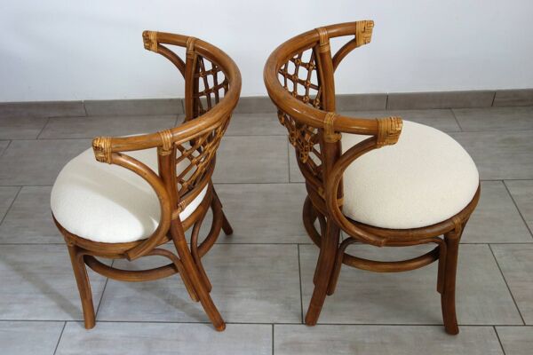 Ensemble rotin table et deux fauteuils