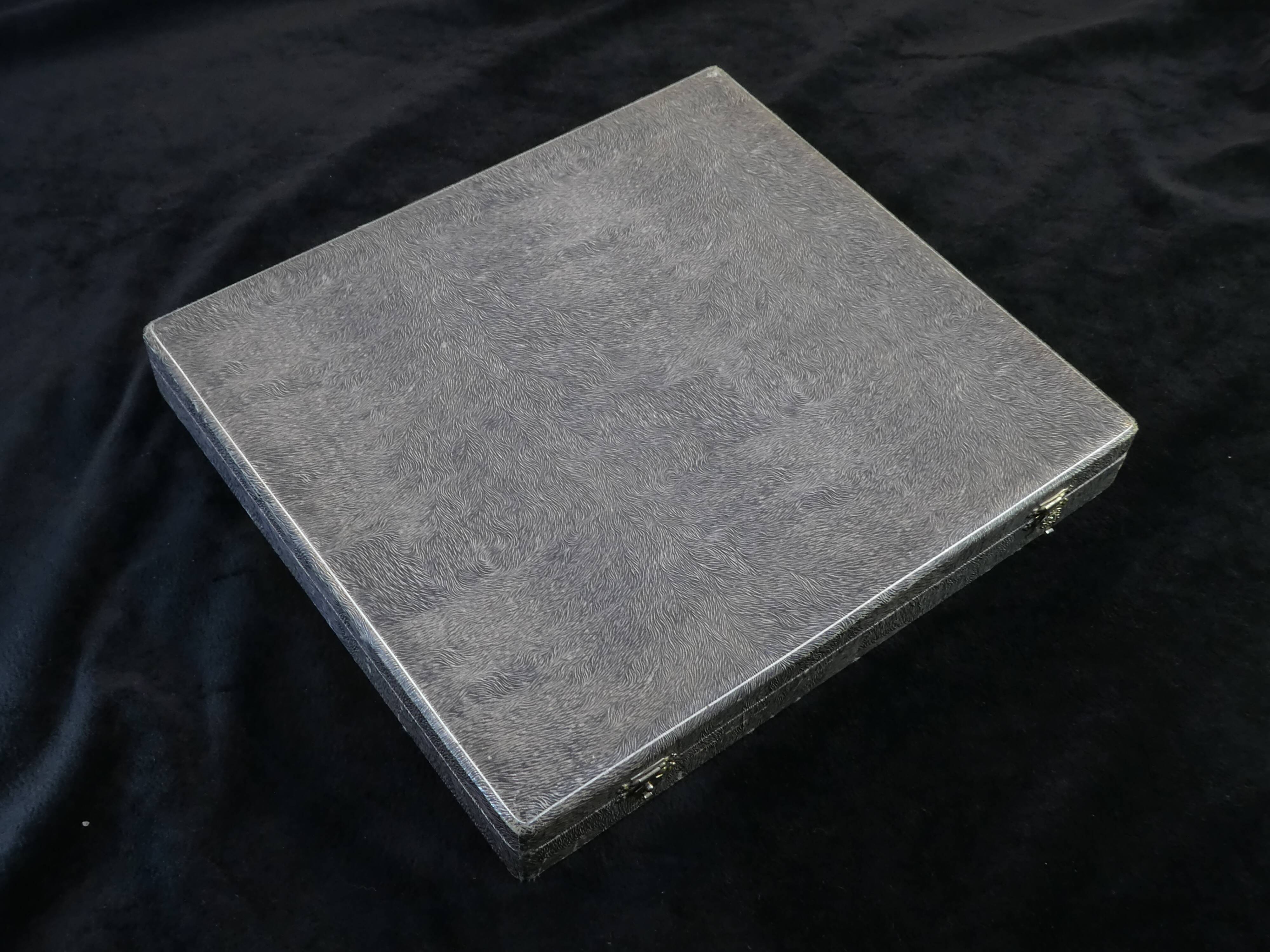 Box 24 knives boulenger in silver metal model suzy