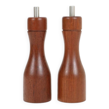 Mid-century teak pepper mill & salt mill set by Theodor Skjøde Knudsen, Skjern / Danish modern design / 1960s / 1970s
