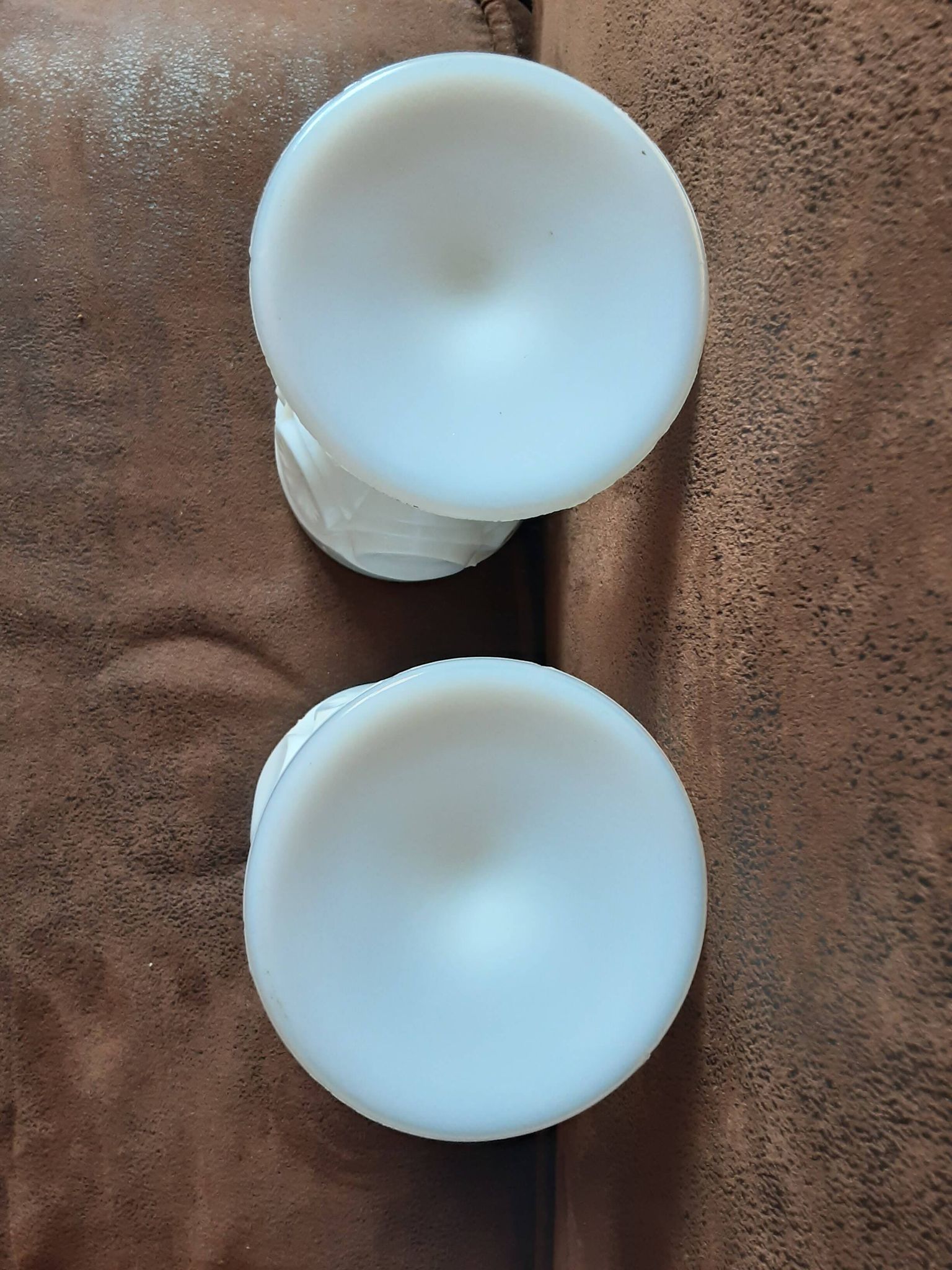 Set of 2 opal stemmed glasses