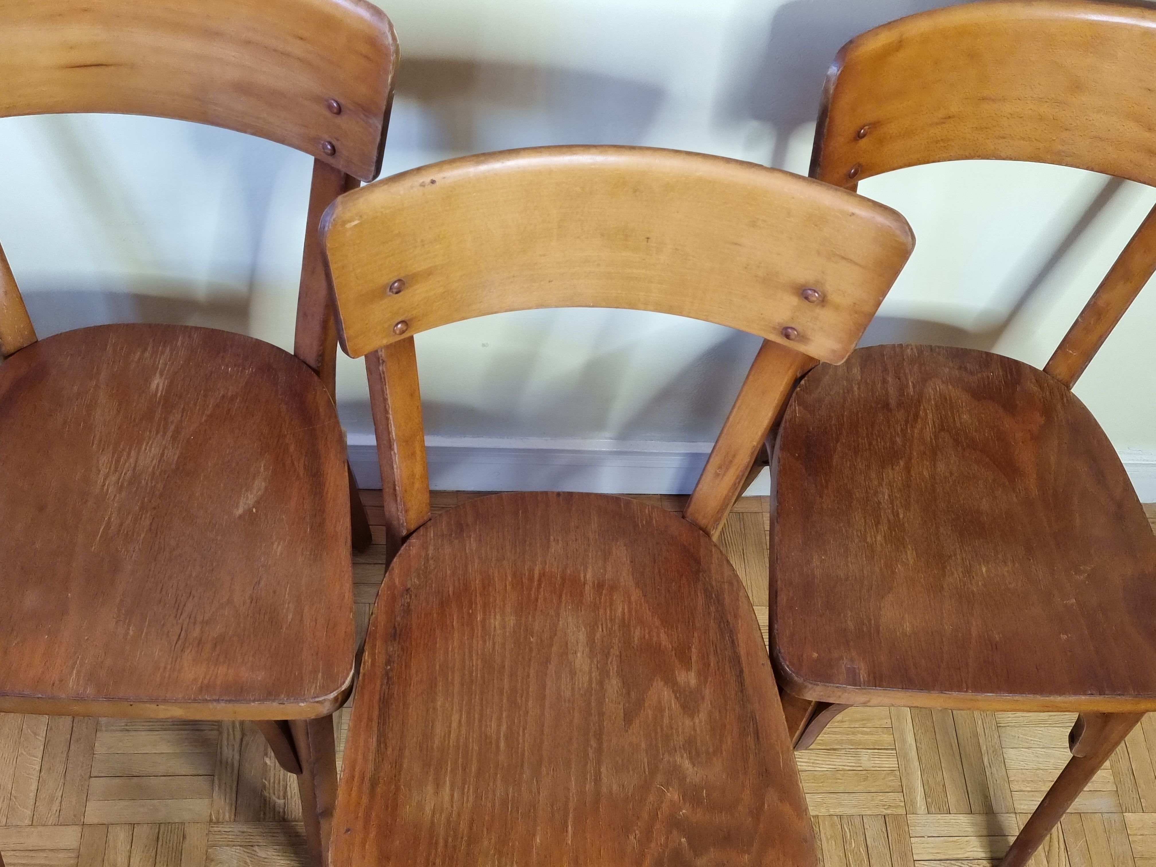 Ensemble de trois chaises bistrot Baumann