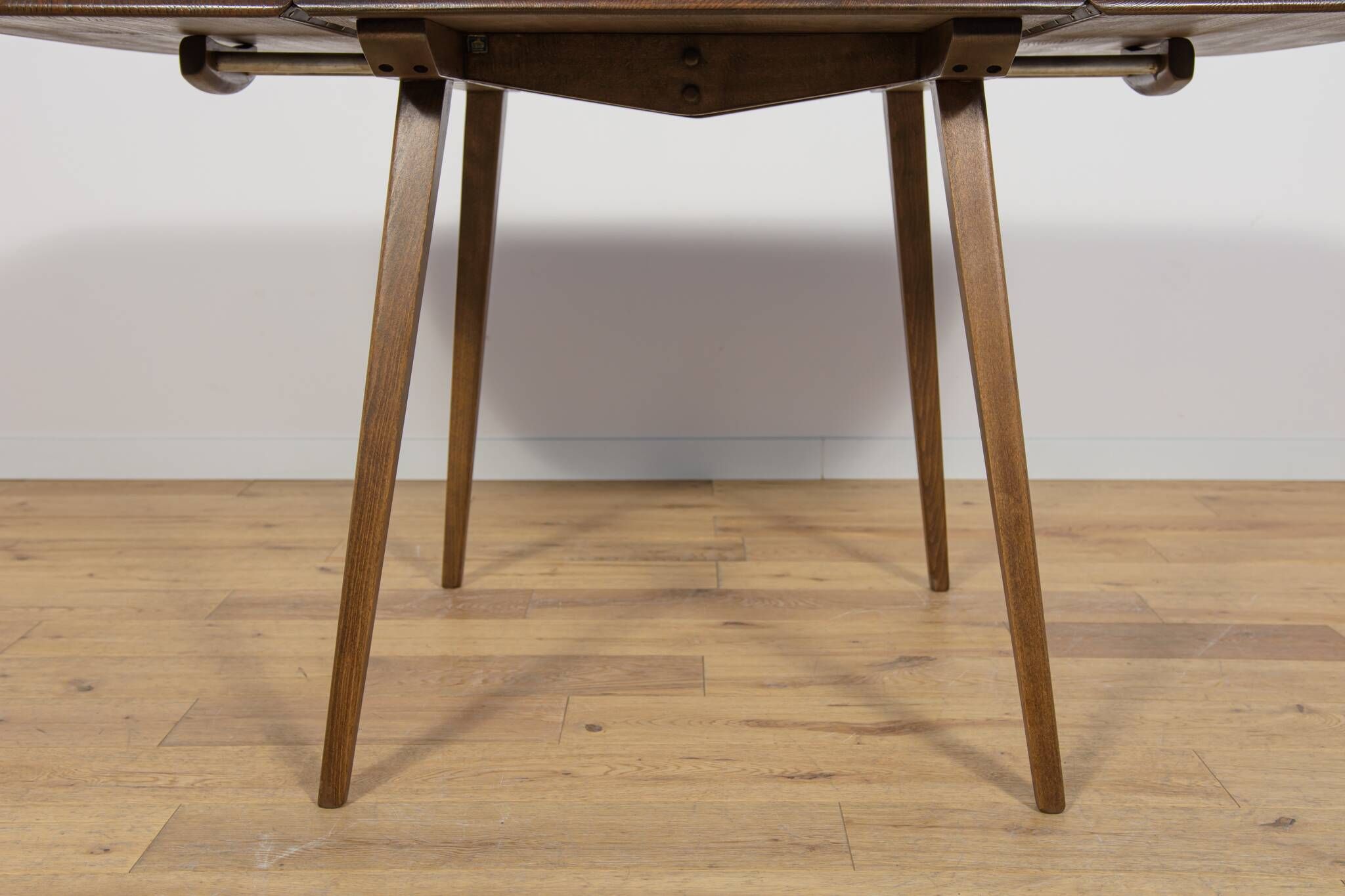 Table à manger Goldsmith Series par Lucian Ercolani pour Ercol, Royaume-Uni
