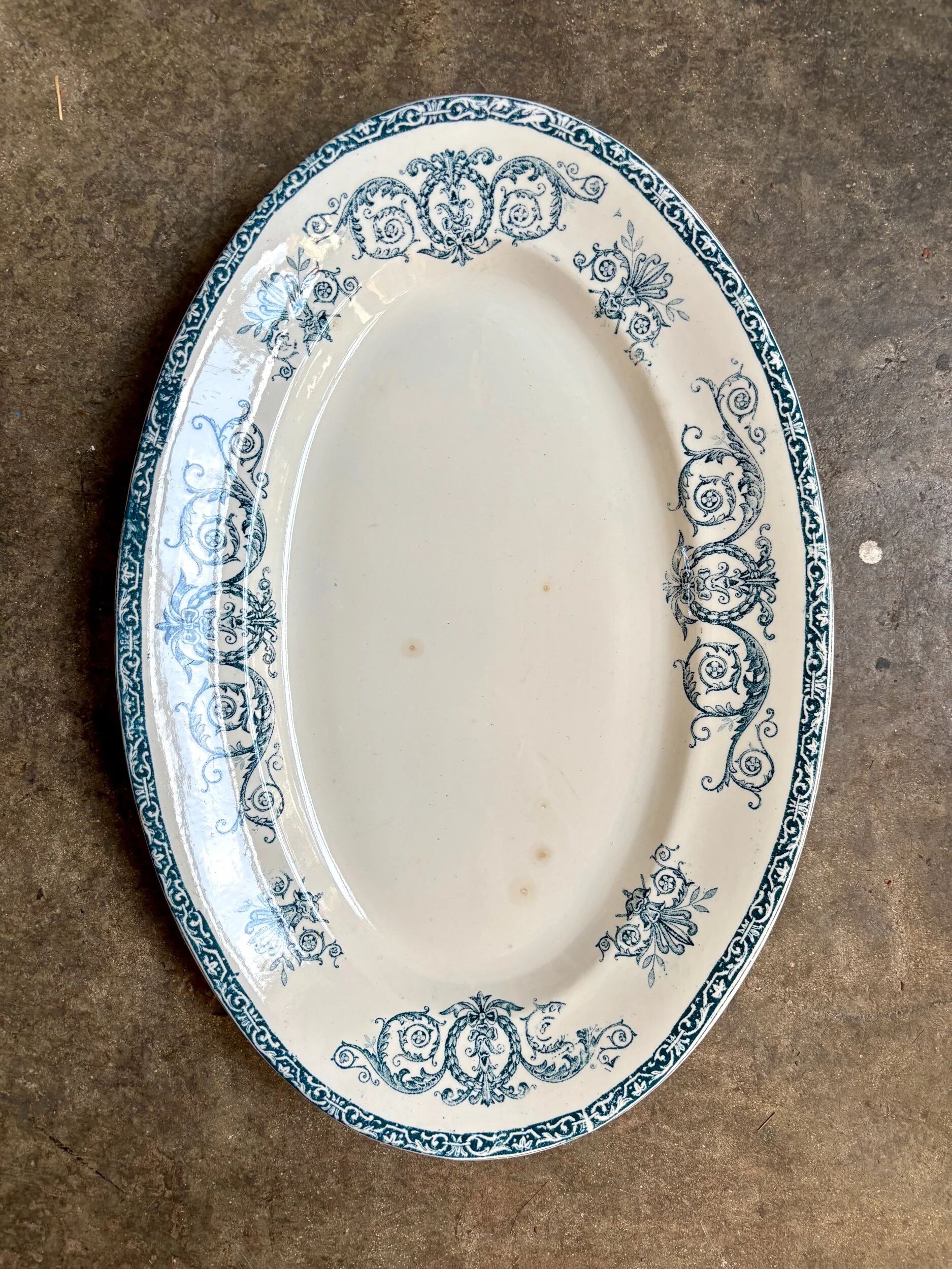 Oval plate Léon Graves in ironstone, "Marie-Louise" service.