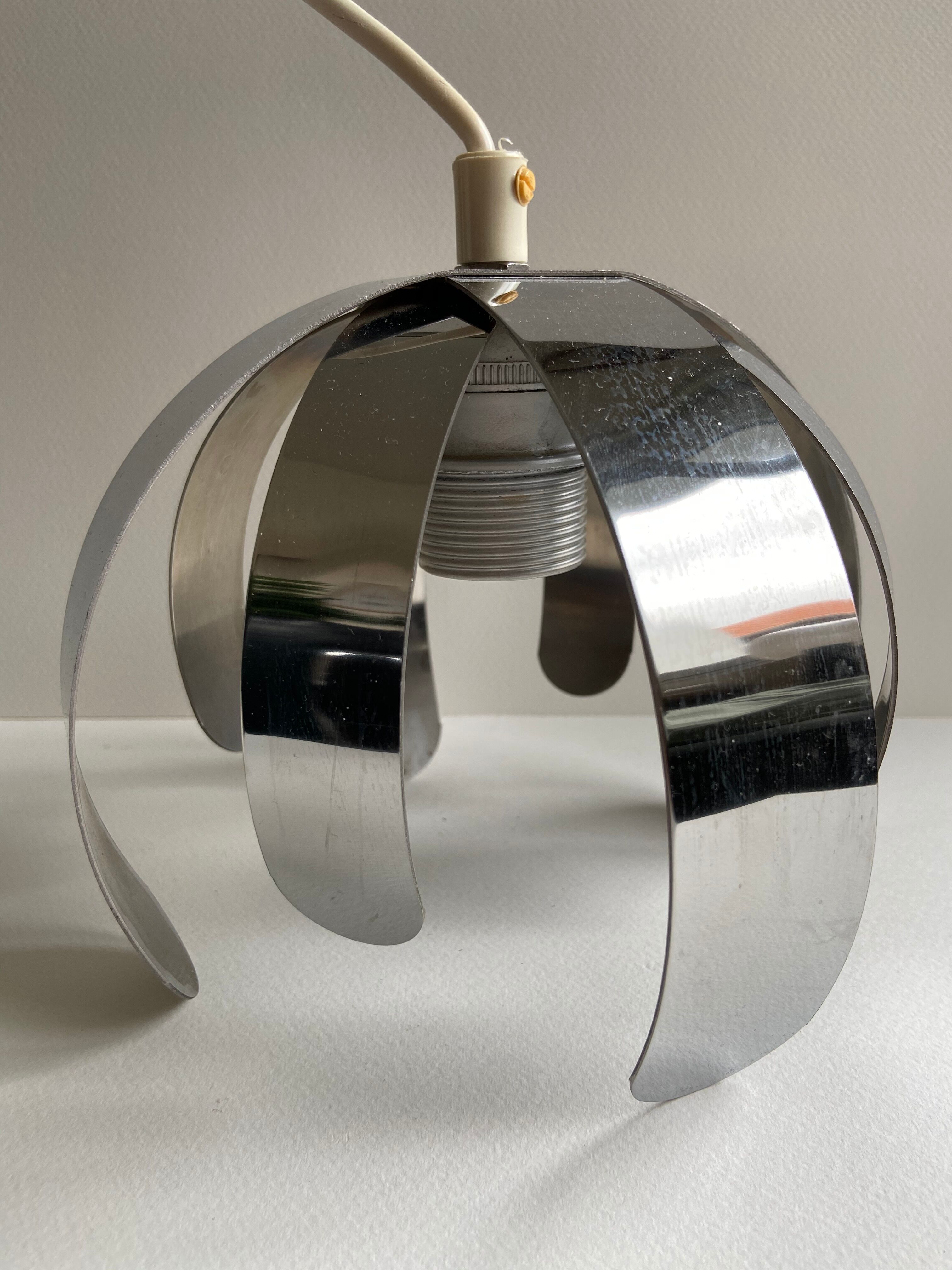 Chrome aluminium hanging lamp