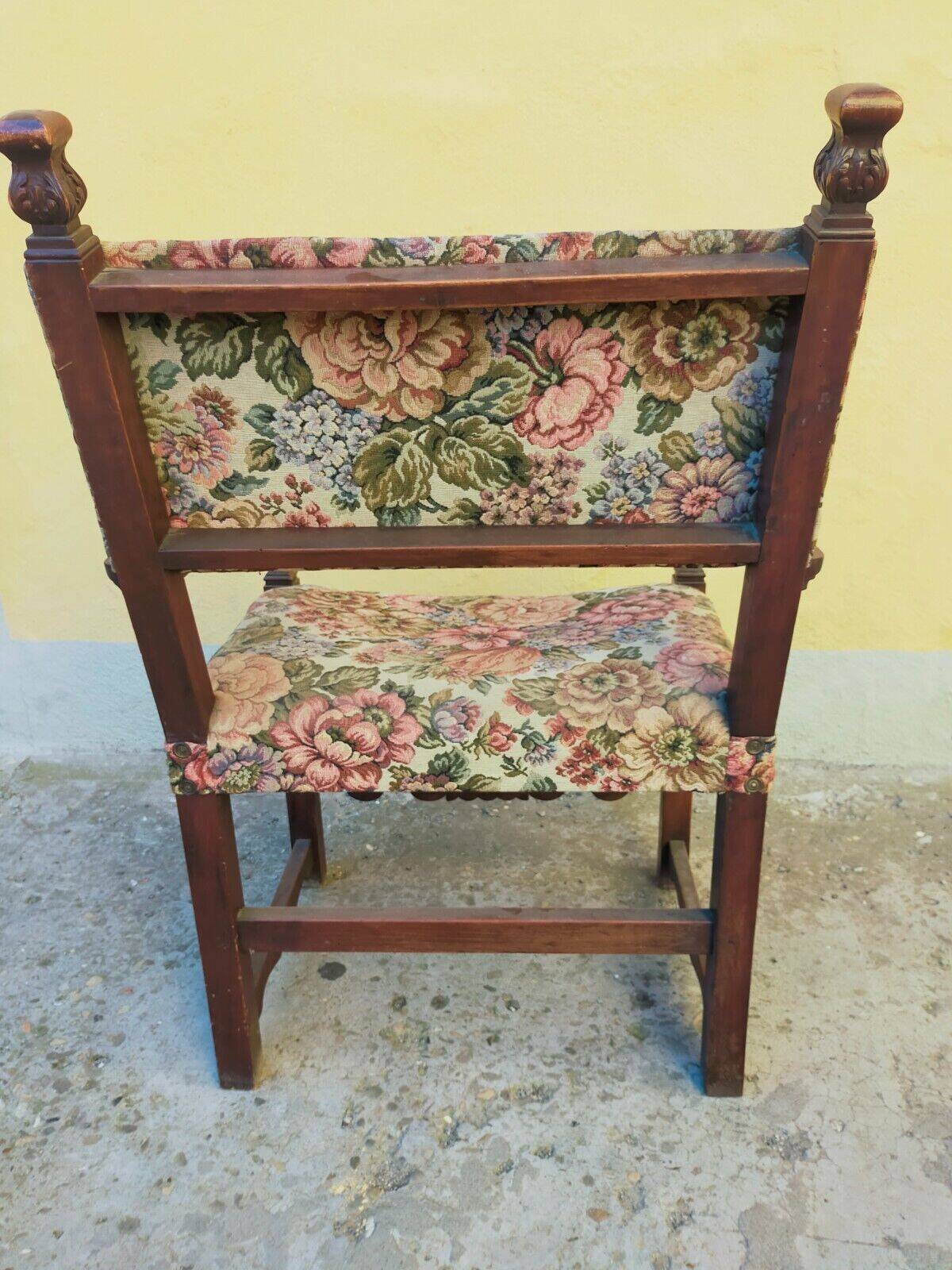 Antique poltrona trono in solid walnut with carving 19th century