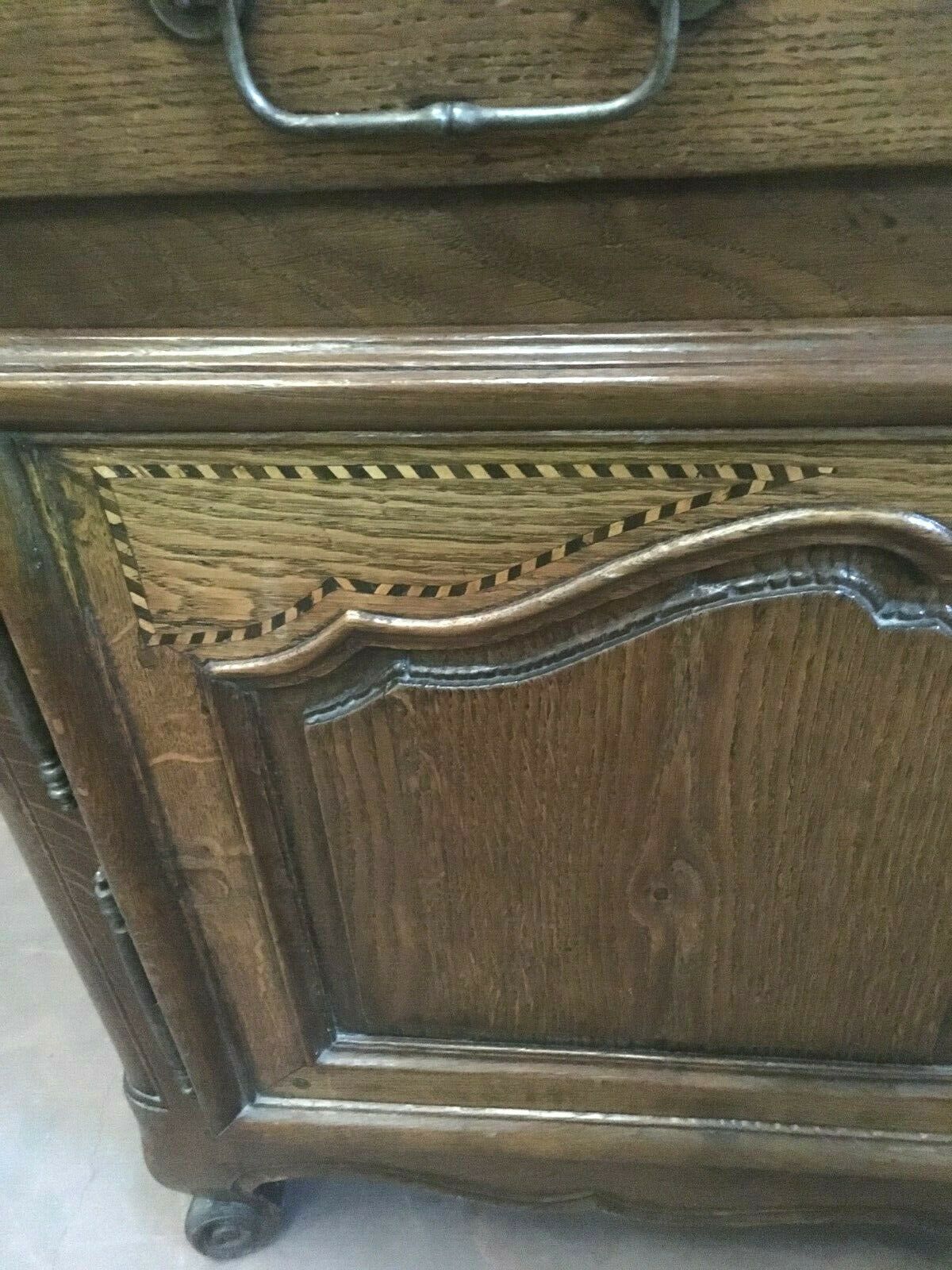 Buffet in solid oak 2 body in oak marked with light wood