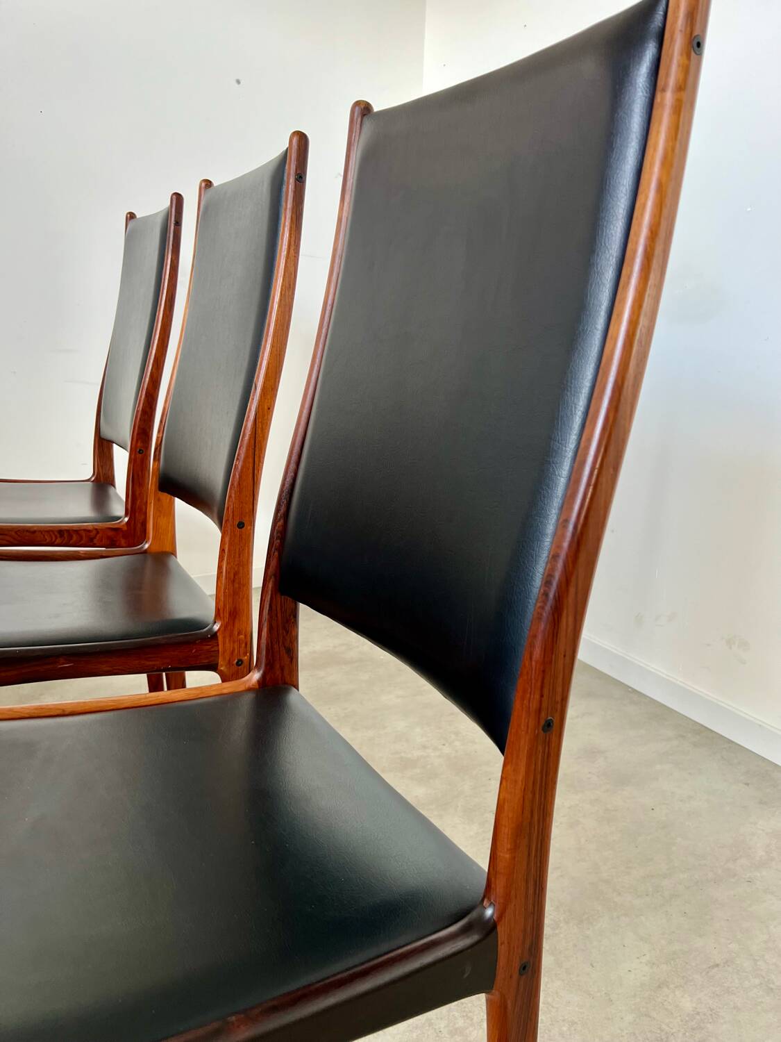 Arne Ovmand Olsen Mogens Kold Lot 6 anciennes chaises scandinave design Denmark en palissandre vintage