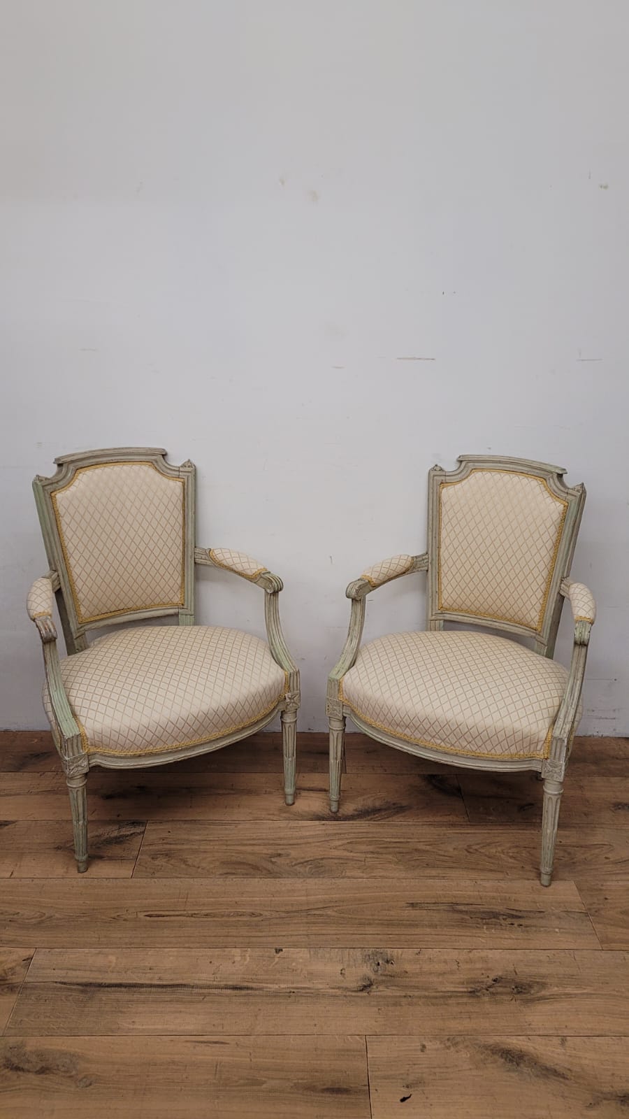 Fauteuils en bois  style Louis XVI