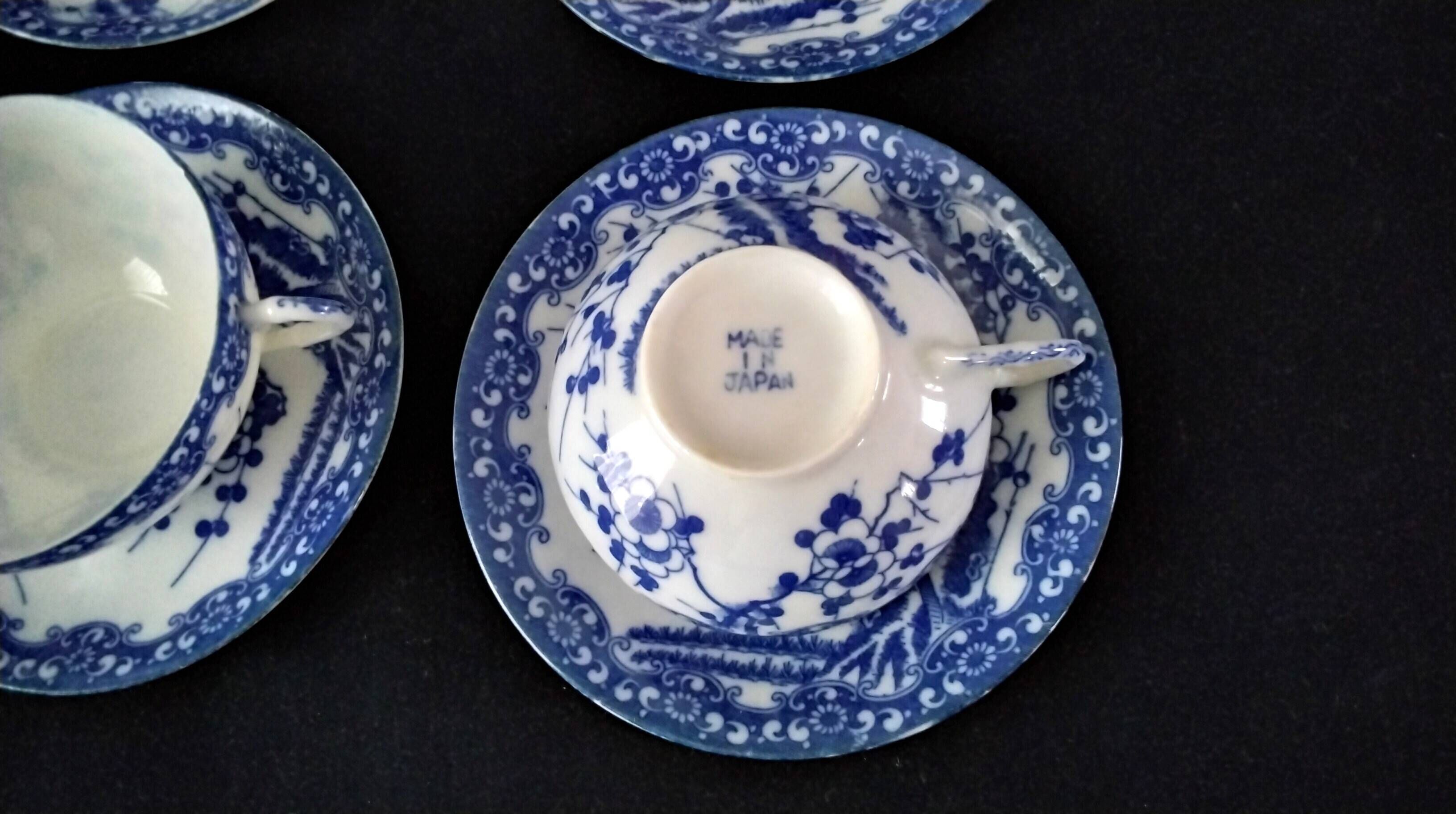 Tea or coffee service in Japanese porcelain.