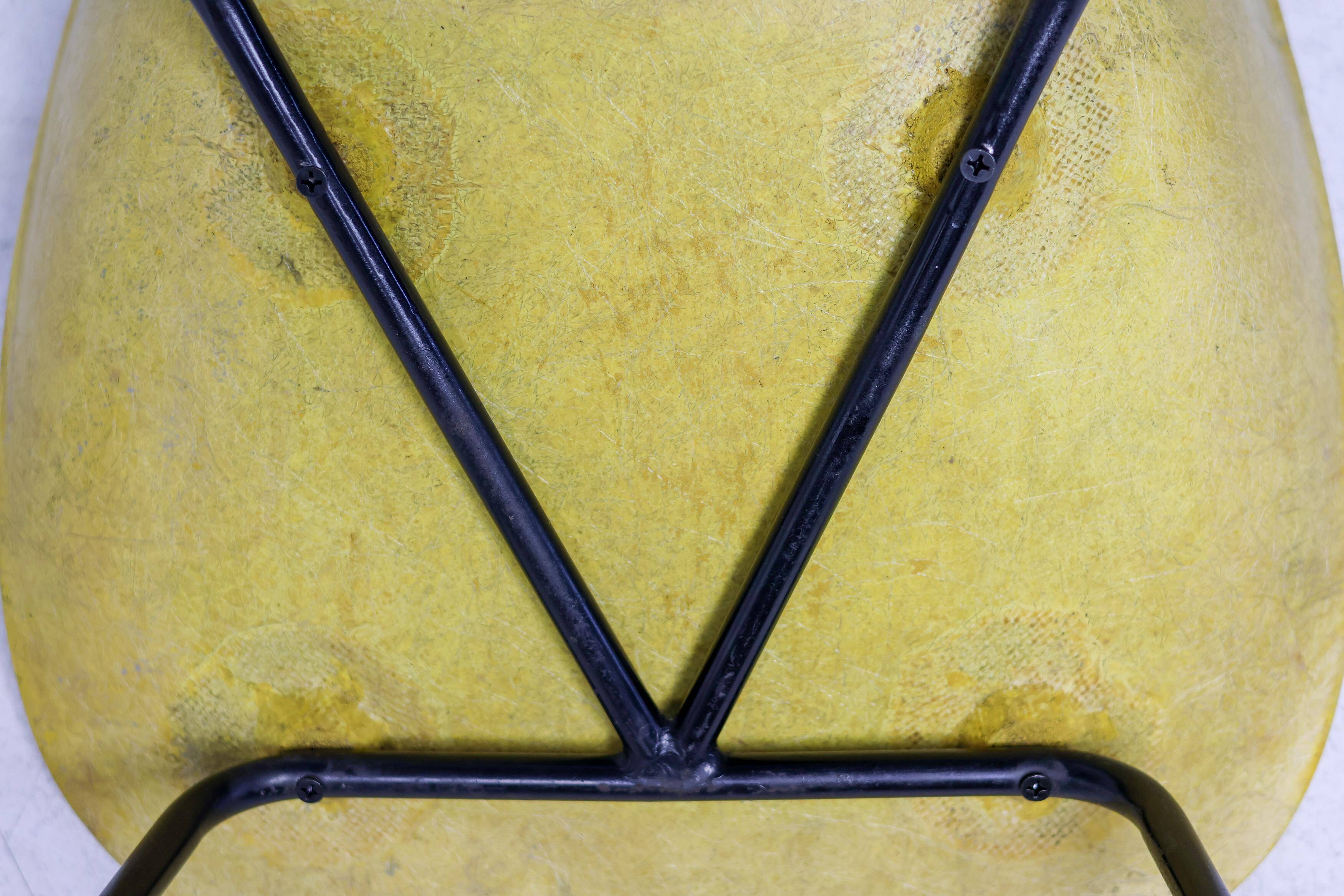Rare yellow fibreglass tulip chair by Pierre Guariche for Steiner, 1950s.