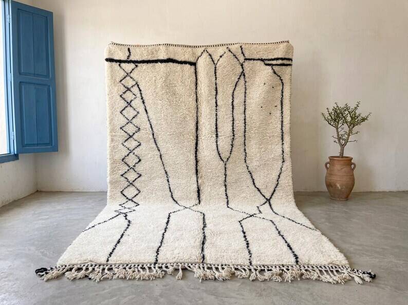 Ecru Moroccan rug with geometric patterns 200cm x 300cm