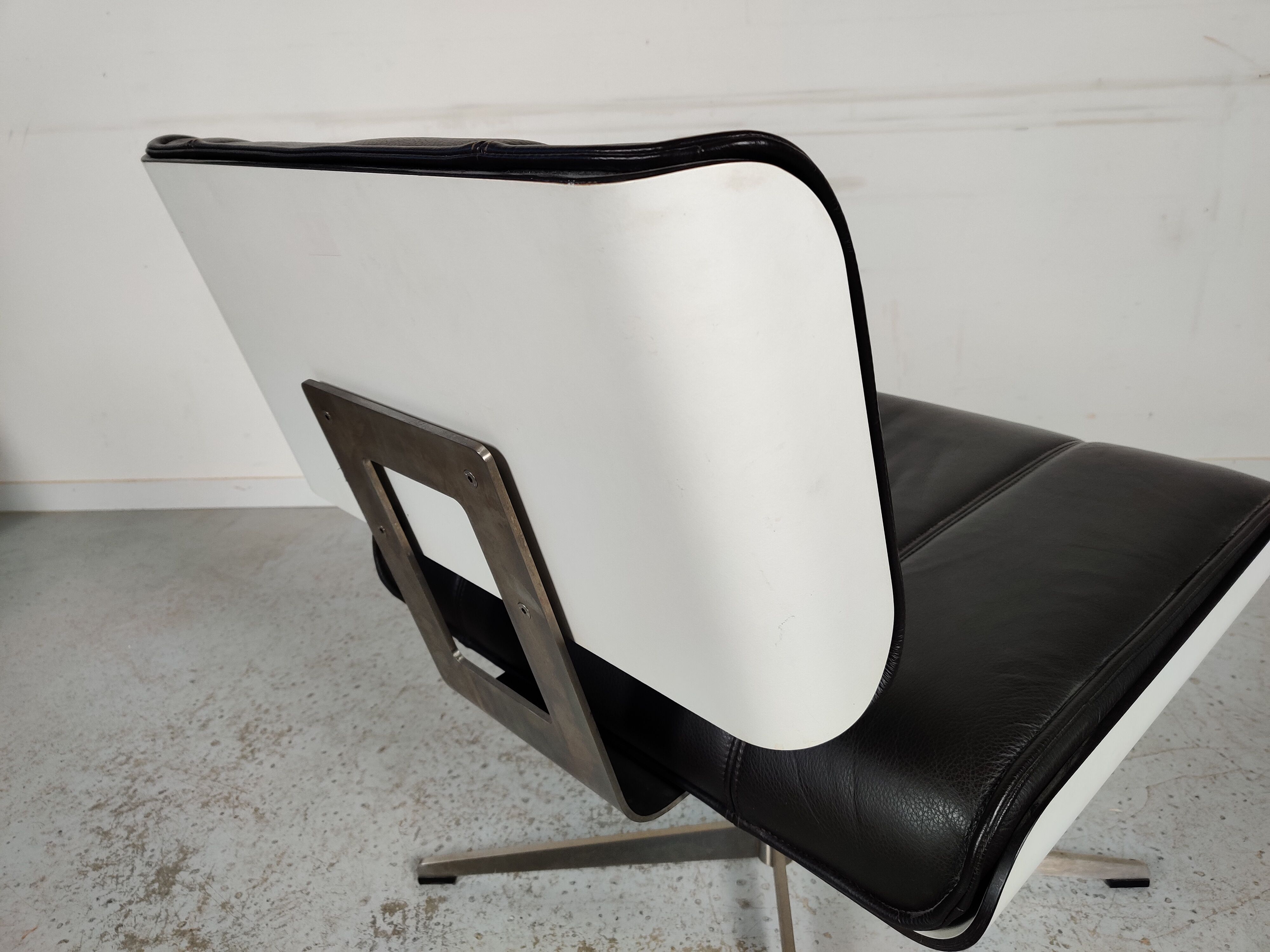 Design leather armchair, 80s/90s