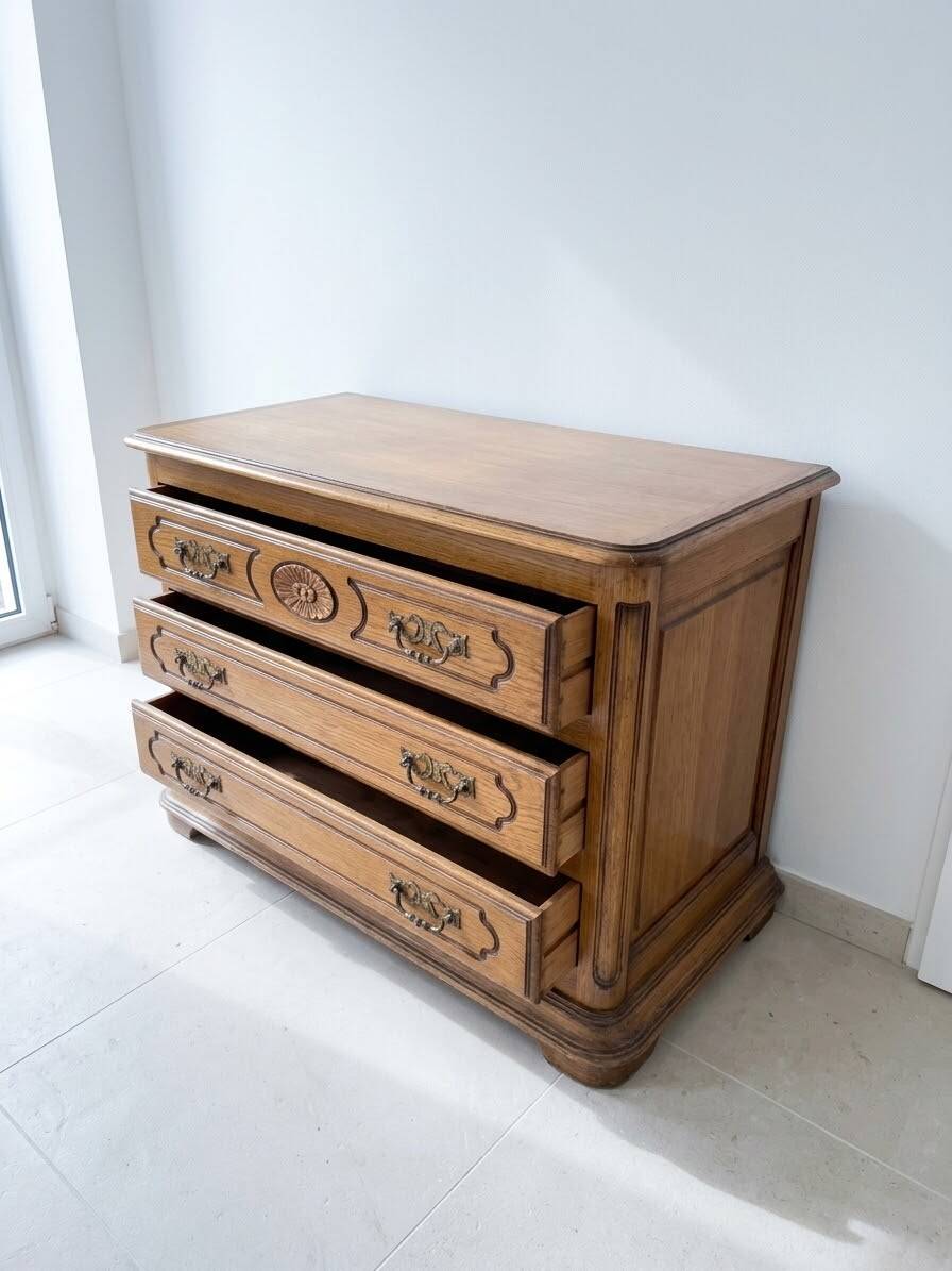 Authentic wooden chest of drawers with 3 drawers