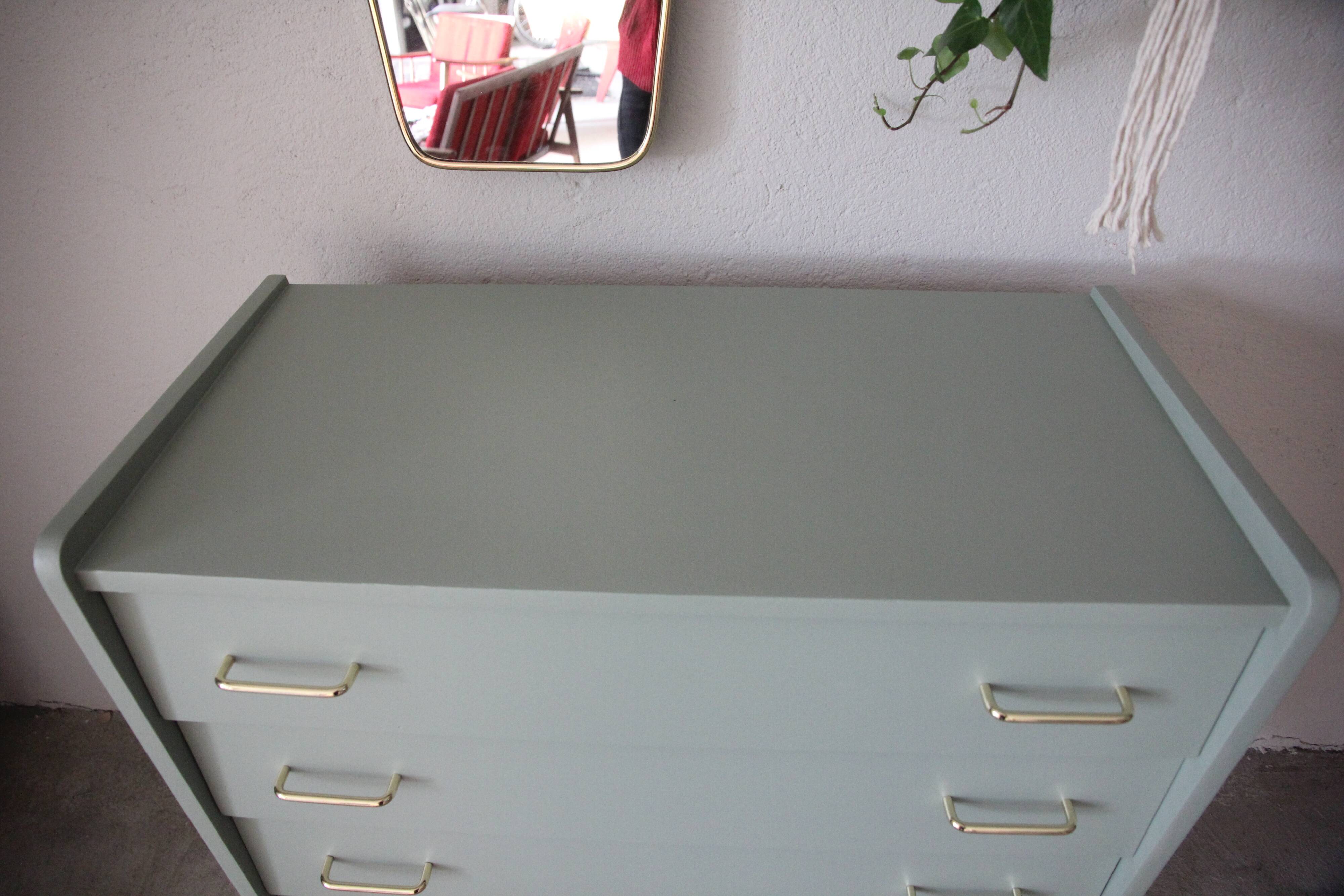 Vintage chest of drawers