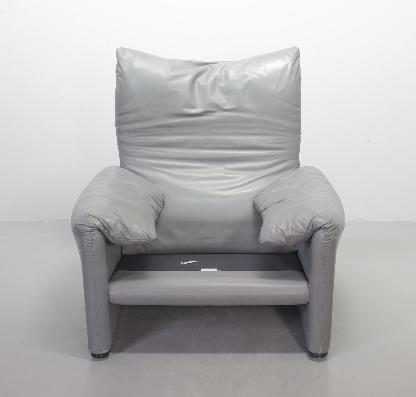 Cassina Lounge Chair 'Maralunga' by Vico Magistretti in Grey Leather 1970s