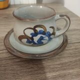 Cups + saucers