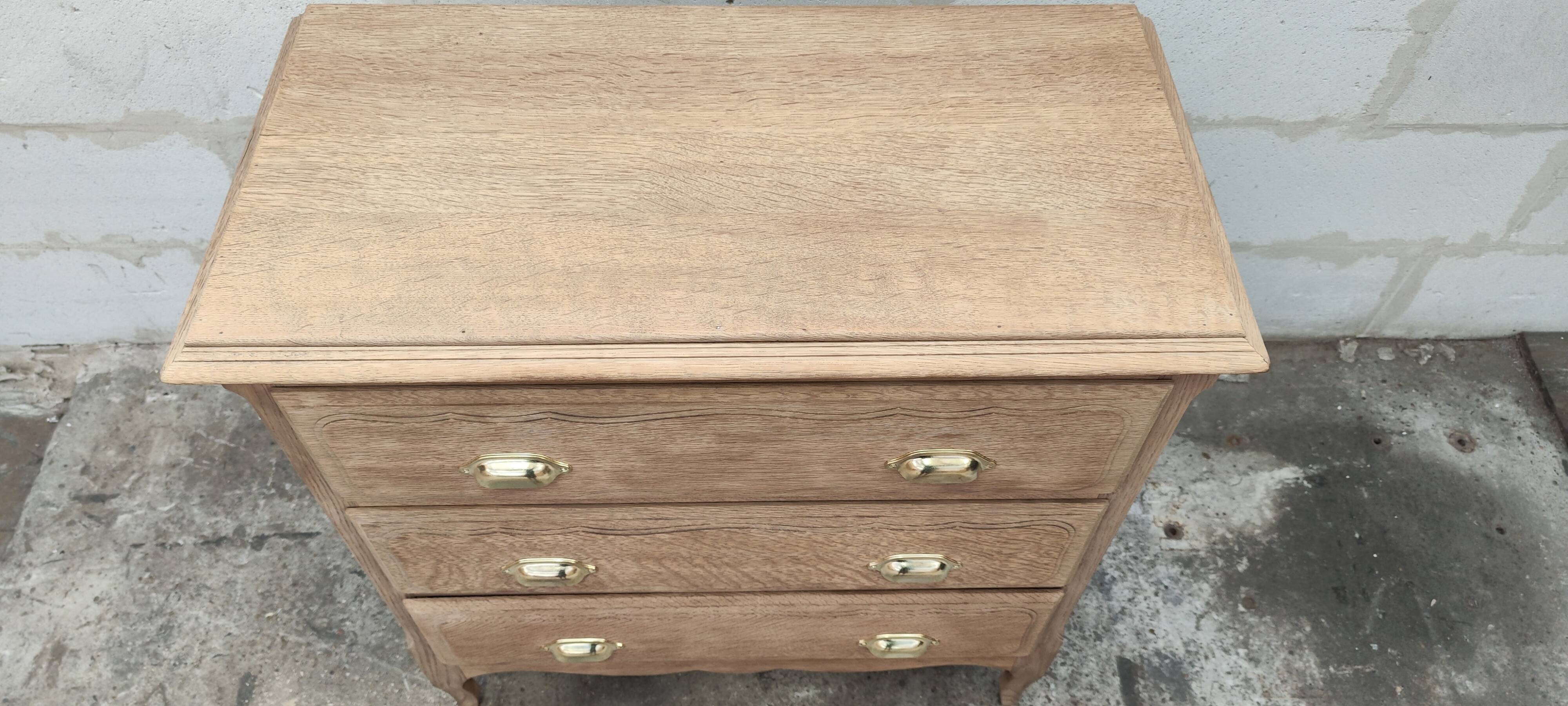 Old three-drawer chest of drawers in raw oak